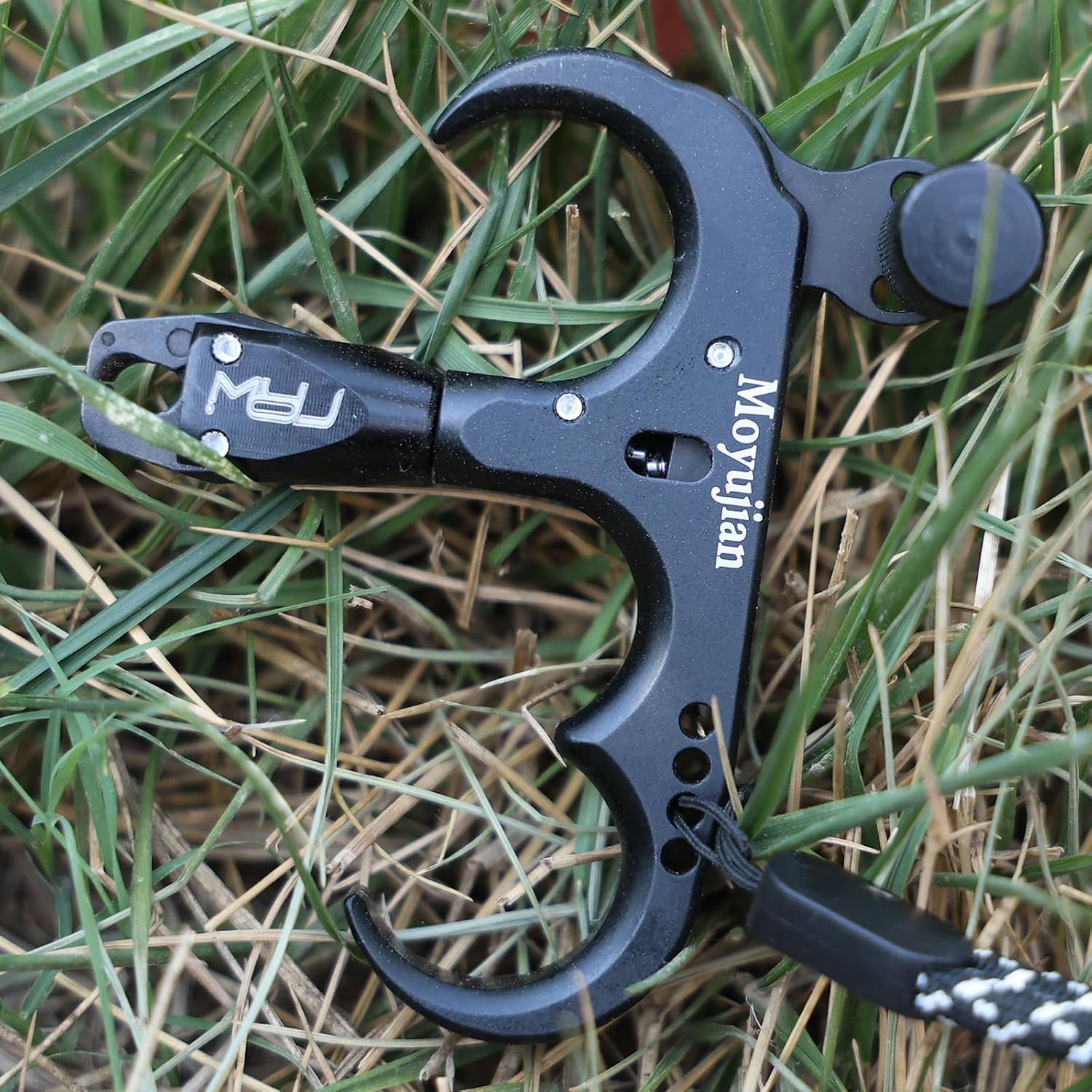 Compound Bow 3 Finger Thumb Release 360-Degree Rotational Automatic Closure Jaw 2 Color Release Aids Trigger Adults Youth Archery Competition Thumb Release for Compound Bow