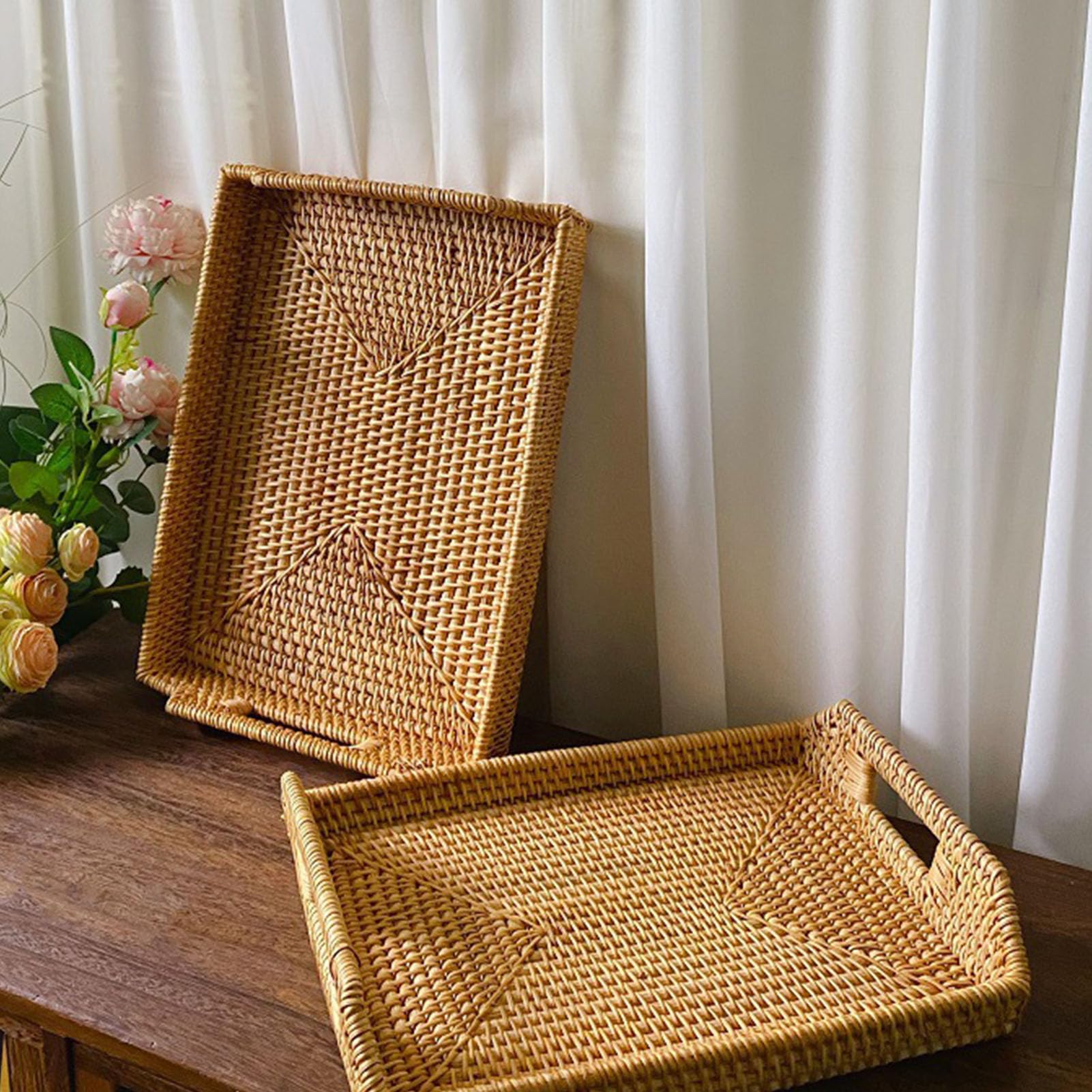 Nikou Vassoio rettangolare in rattan, 34 × 25 × 4 cm, con manici, vassoio decorativo in vimini, per colazione, bevande, snack, cibo o tavolino da caffè