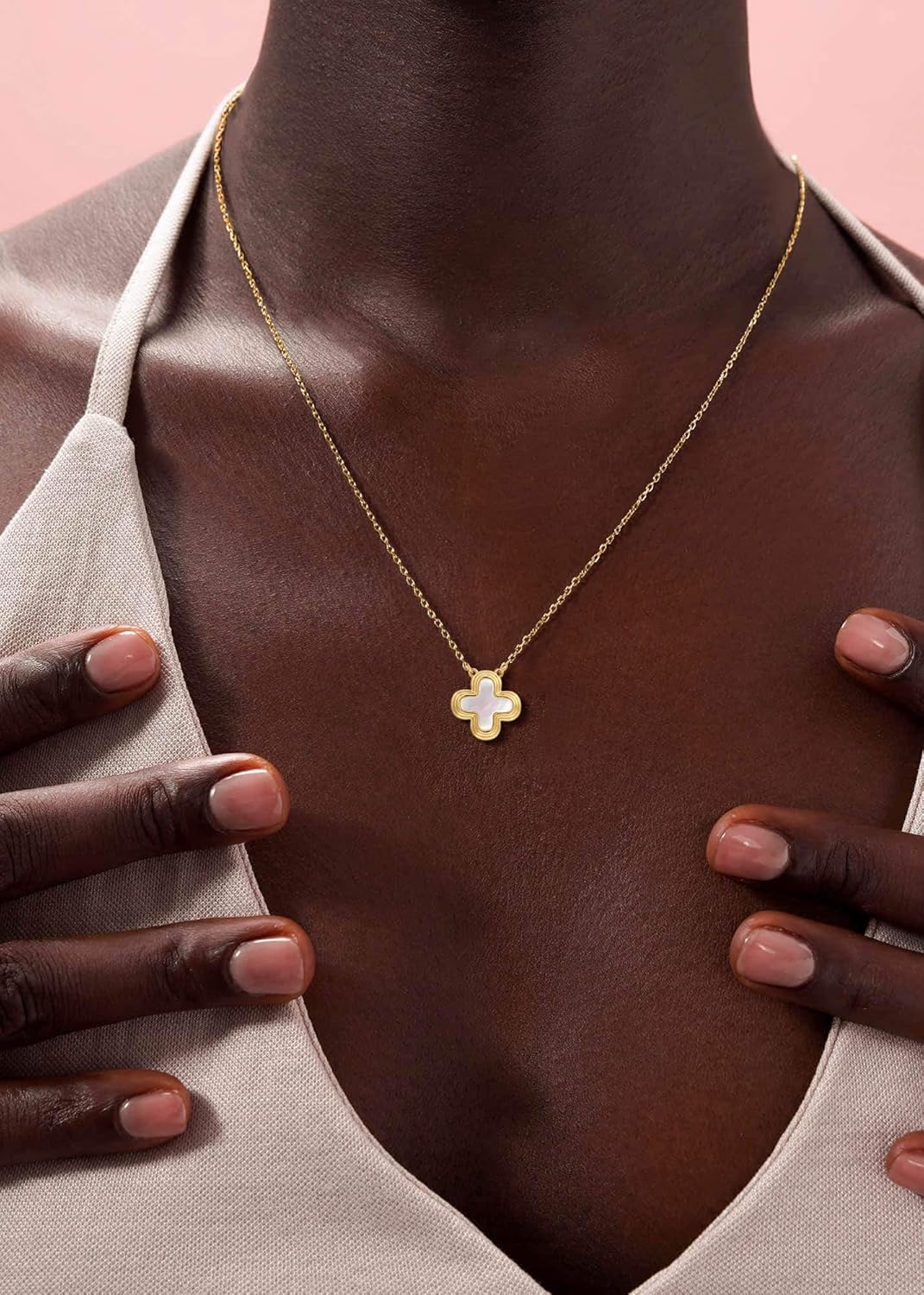 S.Leaf Four Leaf Clover Necklace for Women Lucky Charm Necklace Gold Shell Necklace Pendant Gold Choker Layered Mother of Pearl Necklaces Jewelry Gifts for Women