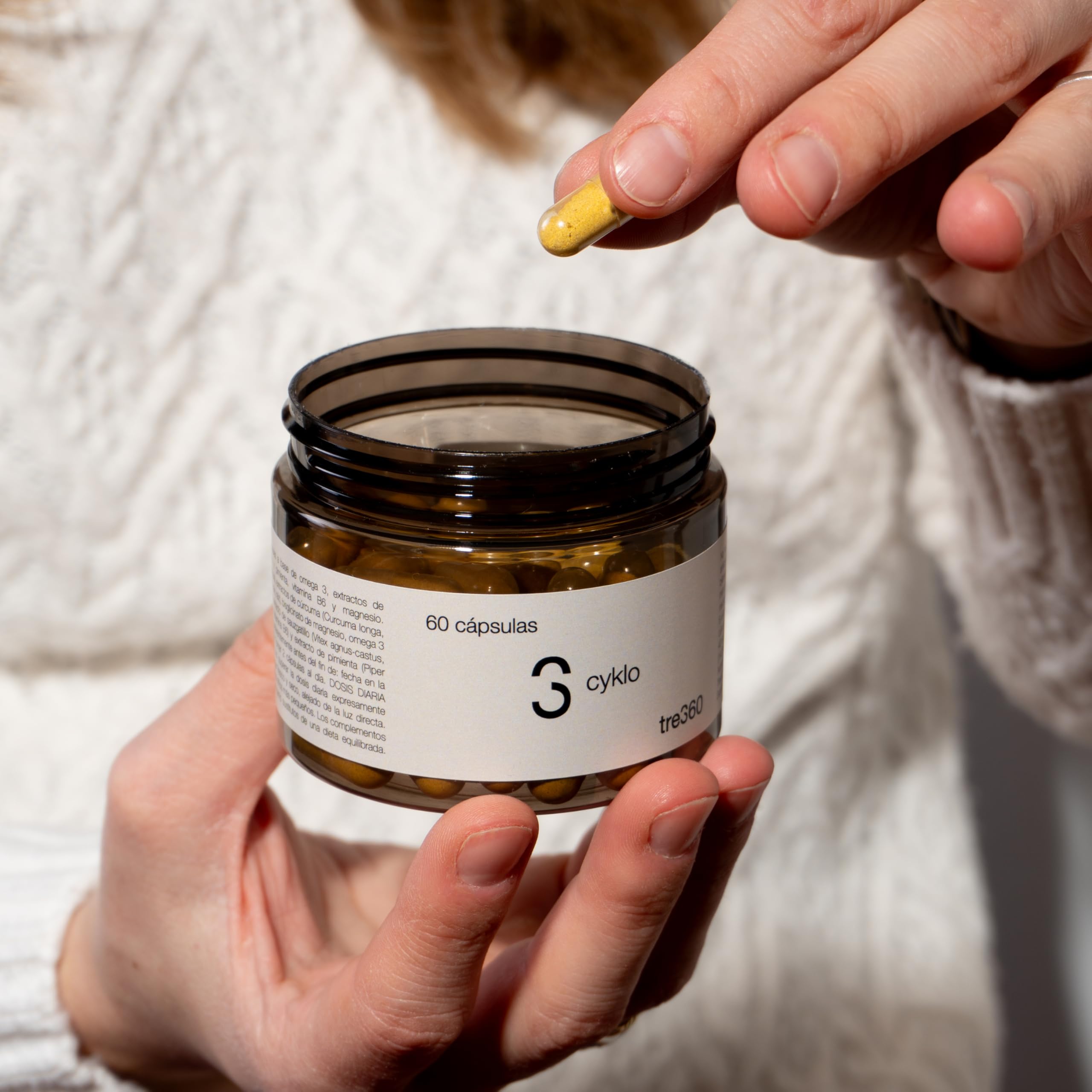 Tres60 - Cyklo Regulador Hormonal - 60 Cápsulas - Sauzgatillo (Vitex Agnus-Castus), Magnesio, Zinc y Vitamina B6 - Complemento para Equilibrio Hormonal y Bienestar Femenino - Síndrome Premenstrual