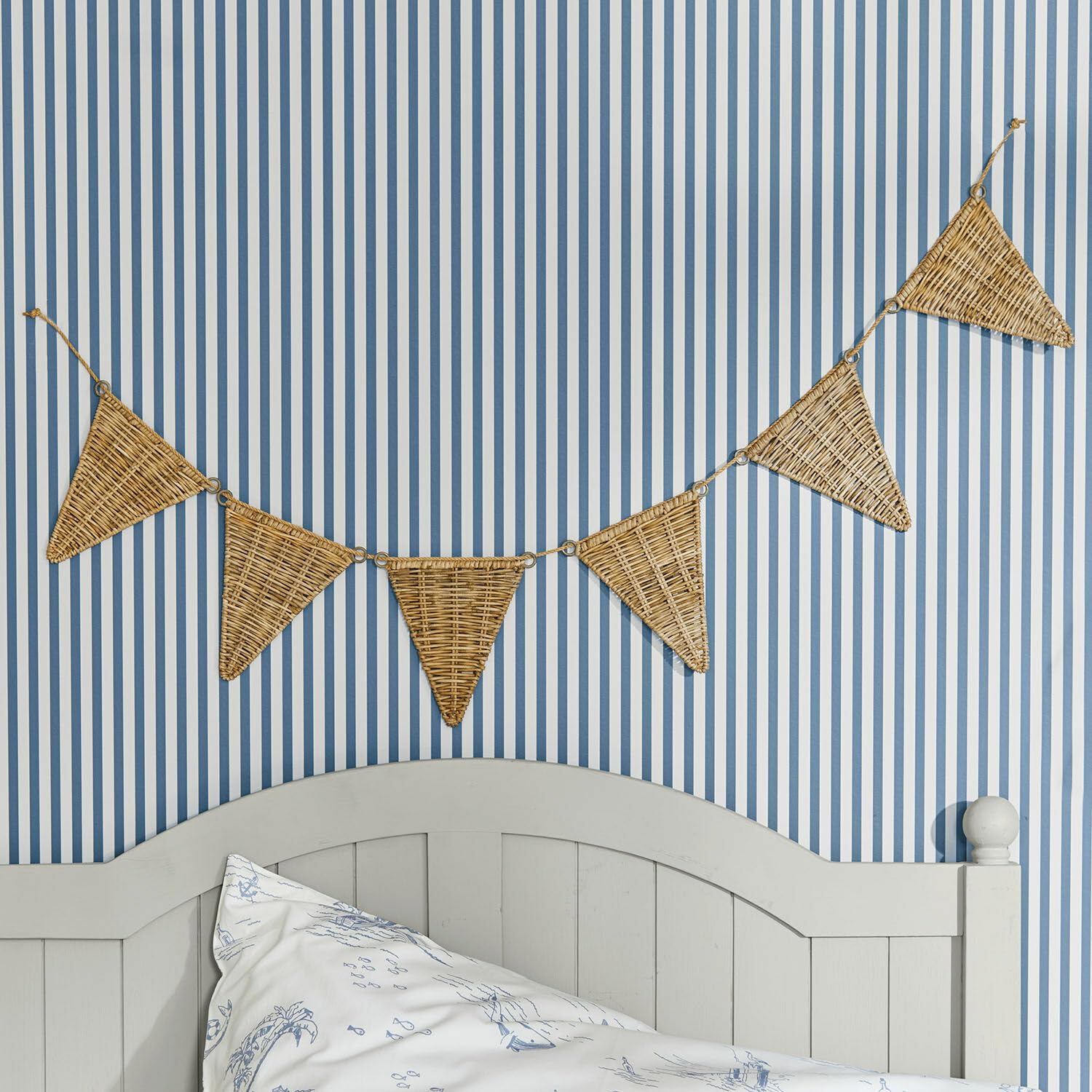 Loberon Wimpelgirlande Anglemont, für Festliche Anlässe oder zur Dekoration, Natürlicher Charme, Dekorationselement, Rattan, Jute, Eisen, braun