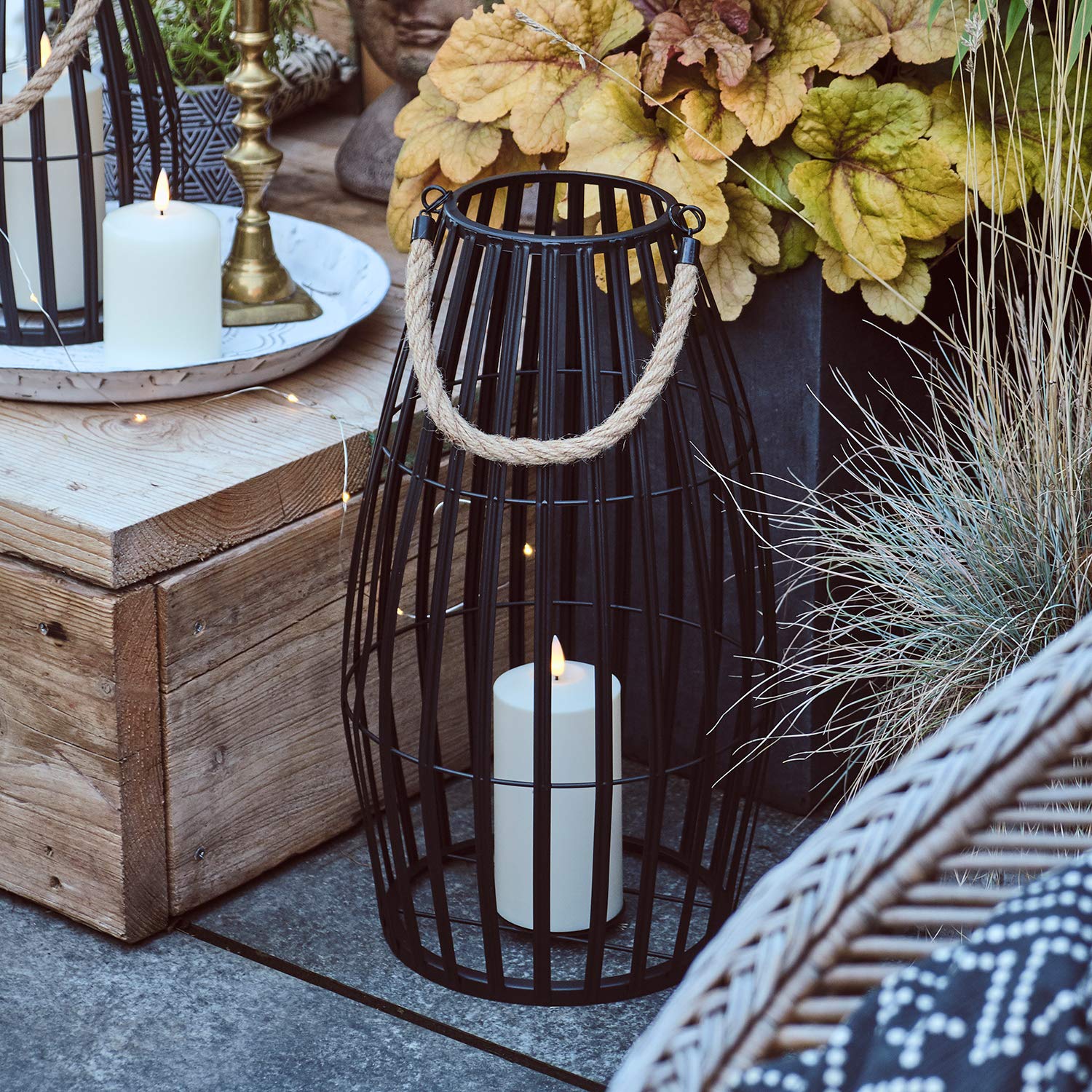 Lights4fun Canberra Schwarze Metall Laterne inkl. TruGlow® LED-Kerze für Innen & Außen Gartenlaterne für Draußen Outdoor Wetterfest Moderne Deko Balkon Garten 45 cm