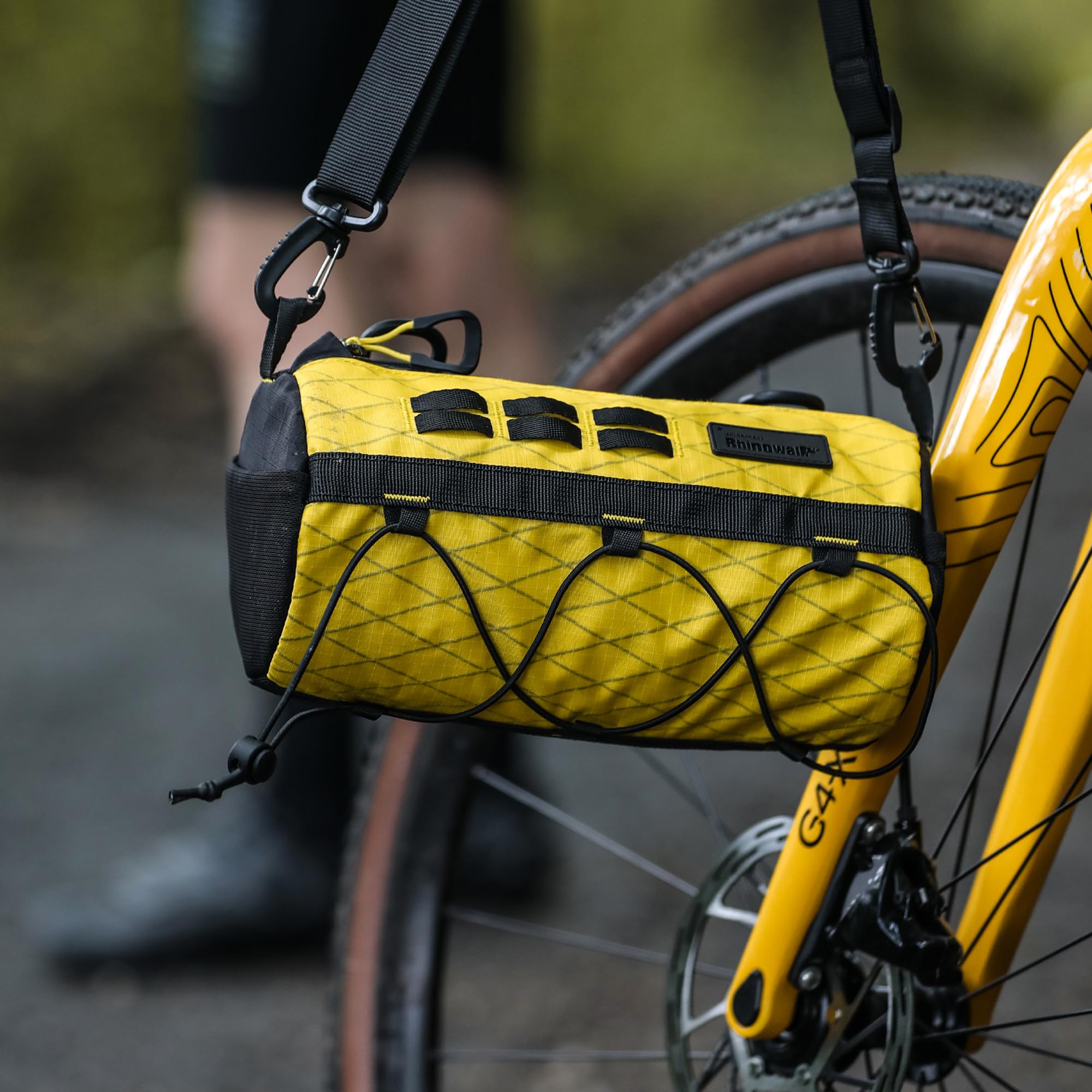Rhinowalk Sacoche de guidon de vélo 2,8 l – Sacoche de guidon étanche avec structure solide en EVA et bandoulière – pour VTT, vélo de route et vélo de tourisme (jaune)
