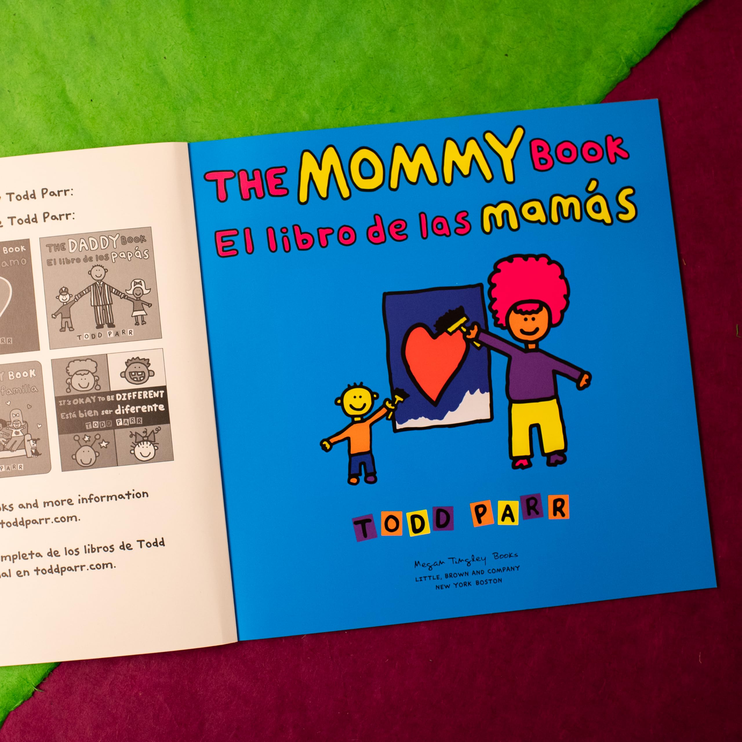 The Mommy Book / El libro de las mamas (Spanish and English Edition) - Image 3