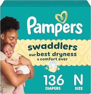 Couches Pampers Swaddlers, Taille 0 (jusqu'à 10 lb), 136 unités, Absorbantes, Gardent bébé au sec et à l'aise, Couches jetables sûres pour la peau