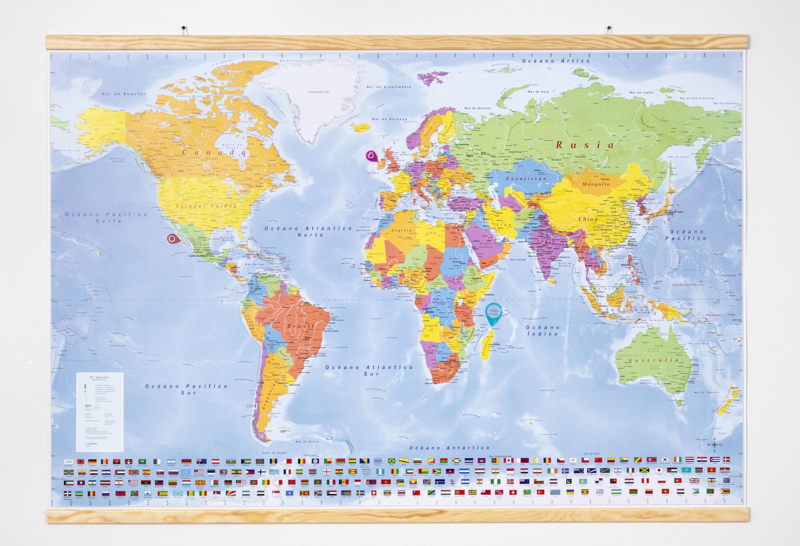 GeoMetro Mapa del mundo (en español), 70x100 cm, póster laminado, con banderas, con listones de madera para colgar + hoja de pegatinas