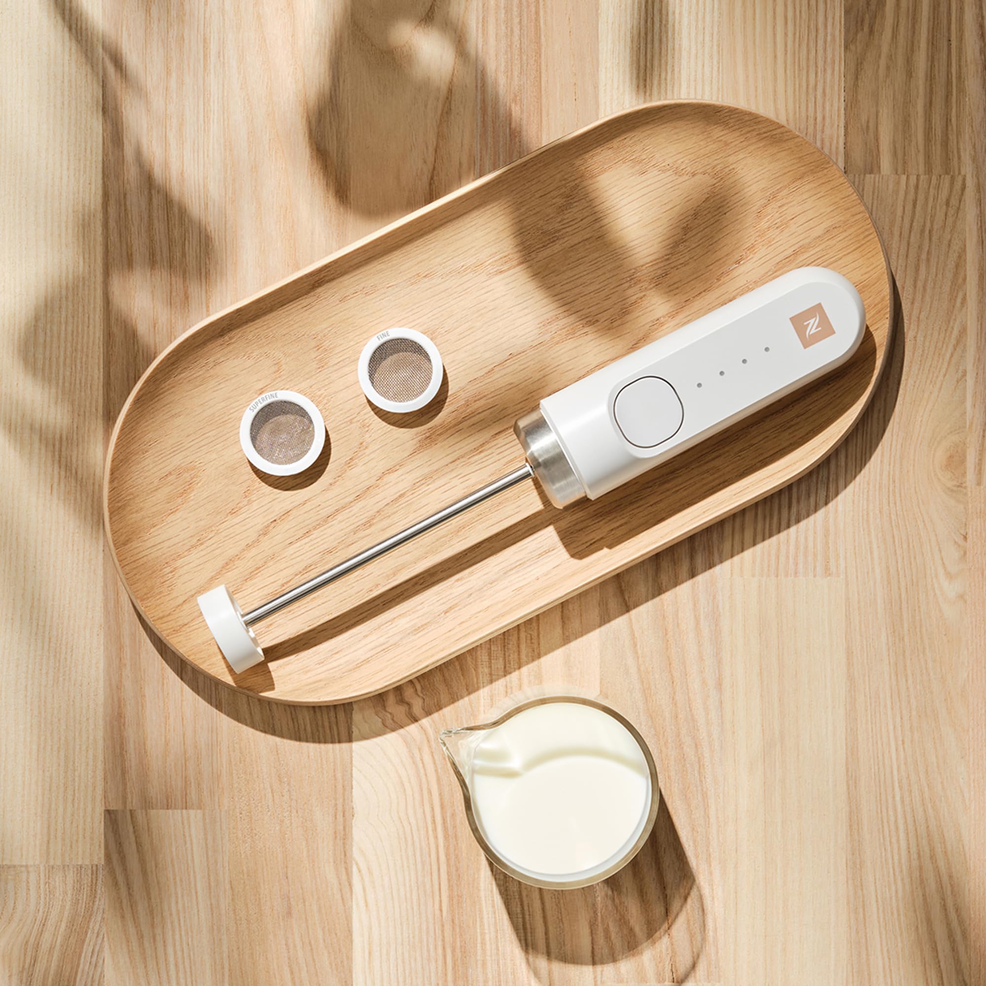 NESPRESSO NanoFoamer Stab-Milchaufschäumer Weiß | Wiederaufladbarer Stabmixer aus Edelstahl, USB‑C Akku & 2 Geschwindigkeitsstufen, für Latte, Cappuccino & Matcha