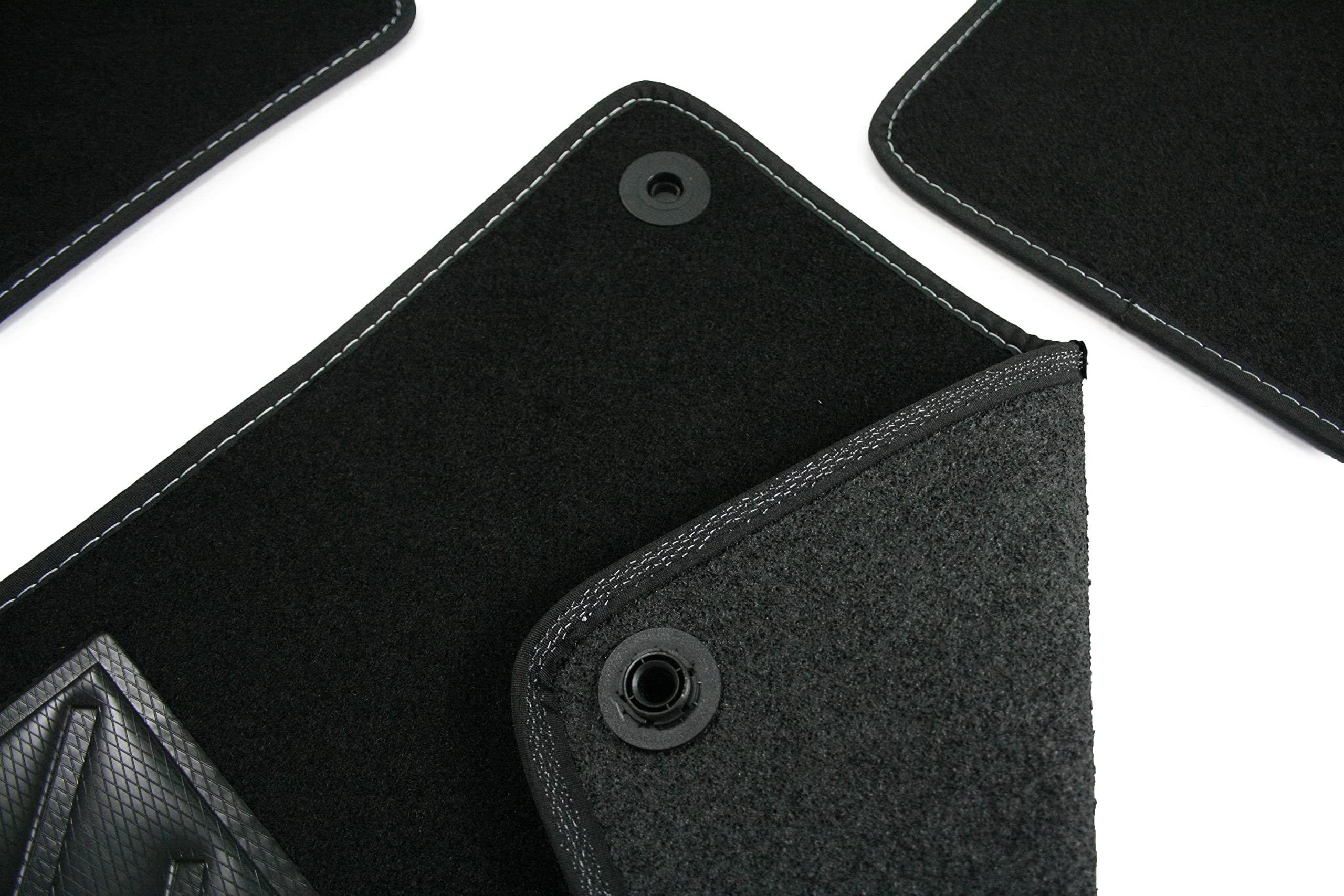 Tappetini compatibili per C3 serie 2 dal 2009 al 2016 con logo ricamato e battitacco (2 ricami) - Tappetini Auto - Dp Carpet - Nero - 4 pezzi - Moquette in Agugliato 100% Polipropene