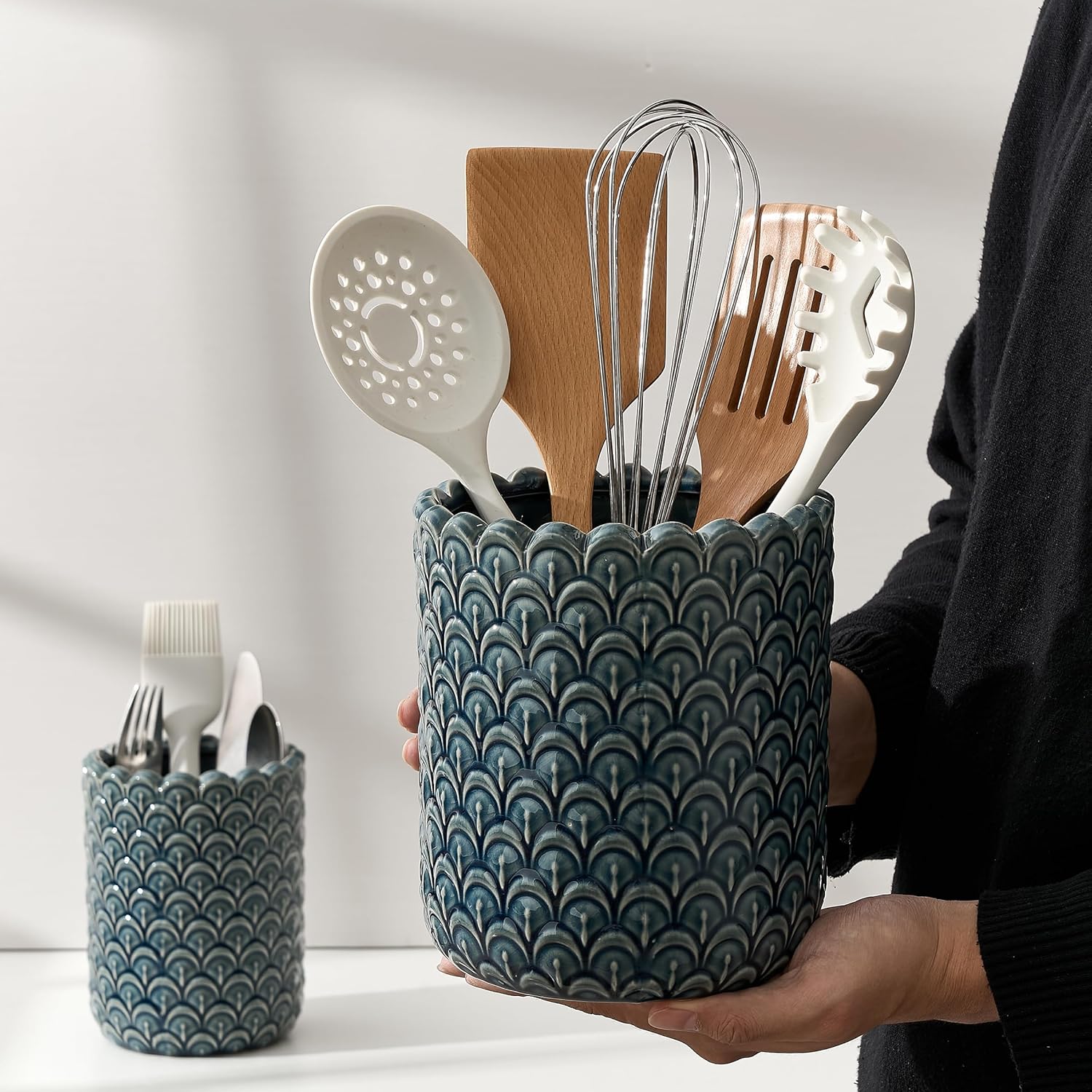 JIEMEI HOME Kitchen Utensil Holder, Large 7.5"+6.2" Petal Ceramic Utensil Crock for Countertop, Utensil Holder with Cork Mat, Morden Utensil Organizer for Spatula, Kitchen Decor, Set of 2- Blue