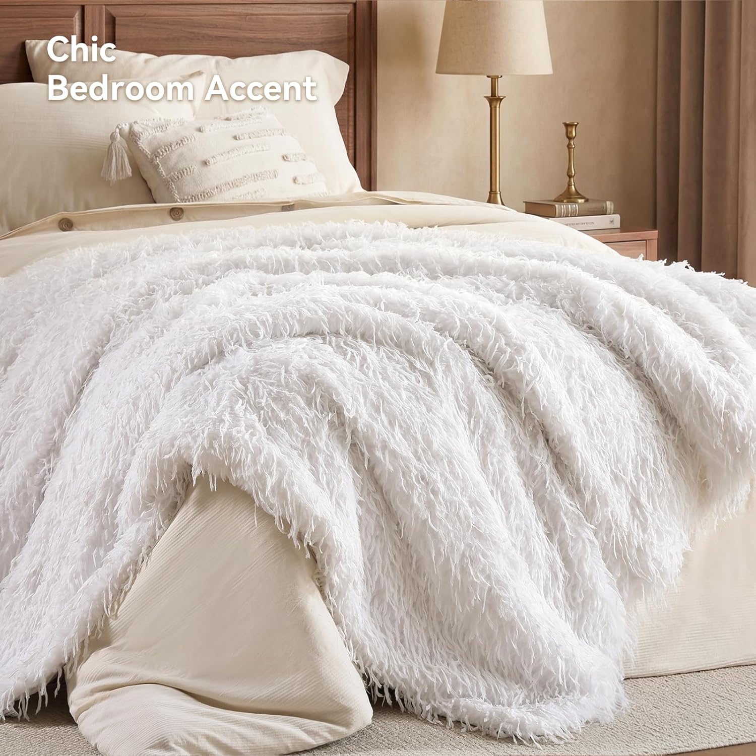 weigelia Fluffy Faux Fur Throw Blanket – Soft Cozy Fuzzy Blanket for Couch, Feather-Style Plush Shaggy Throw, Elegant Decor for Bed & Women, White