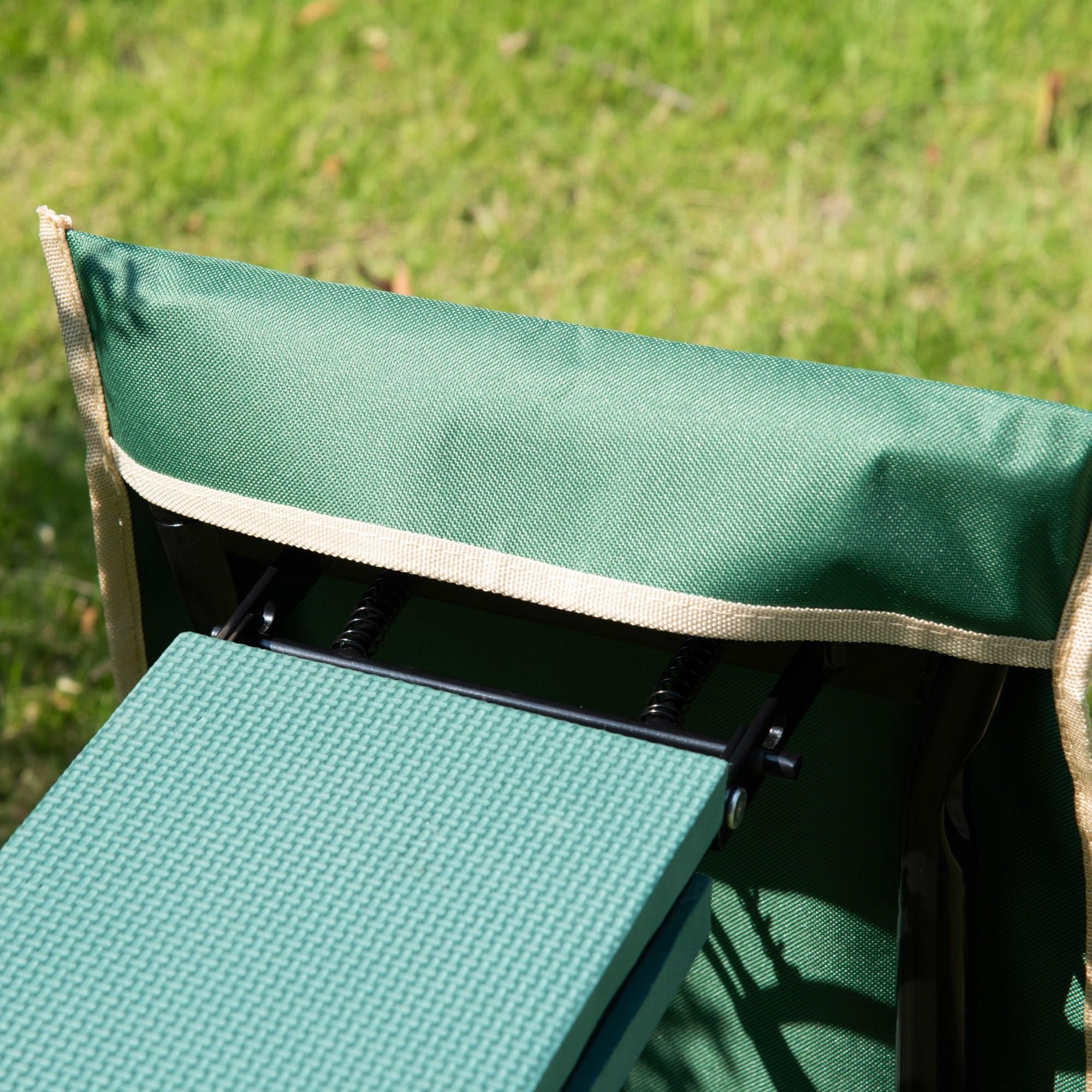 Outsunny Taburete de Jardín Plegable con Bolsa para Herramientas Protección Cojín Rodillas Asiento de Jardín con Almohadilla Altura Ajustable Soporta un máximo 150kg Color Verde Negro