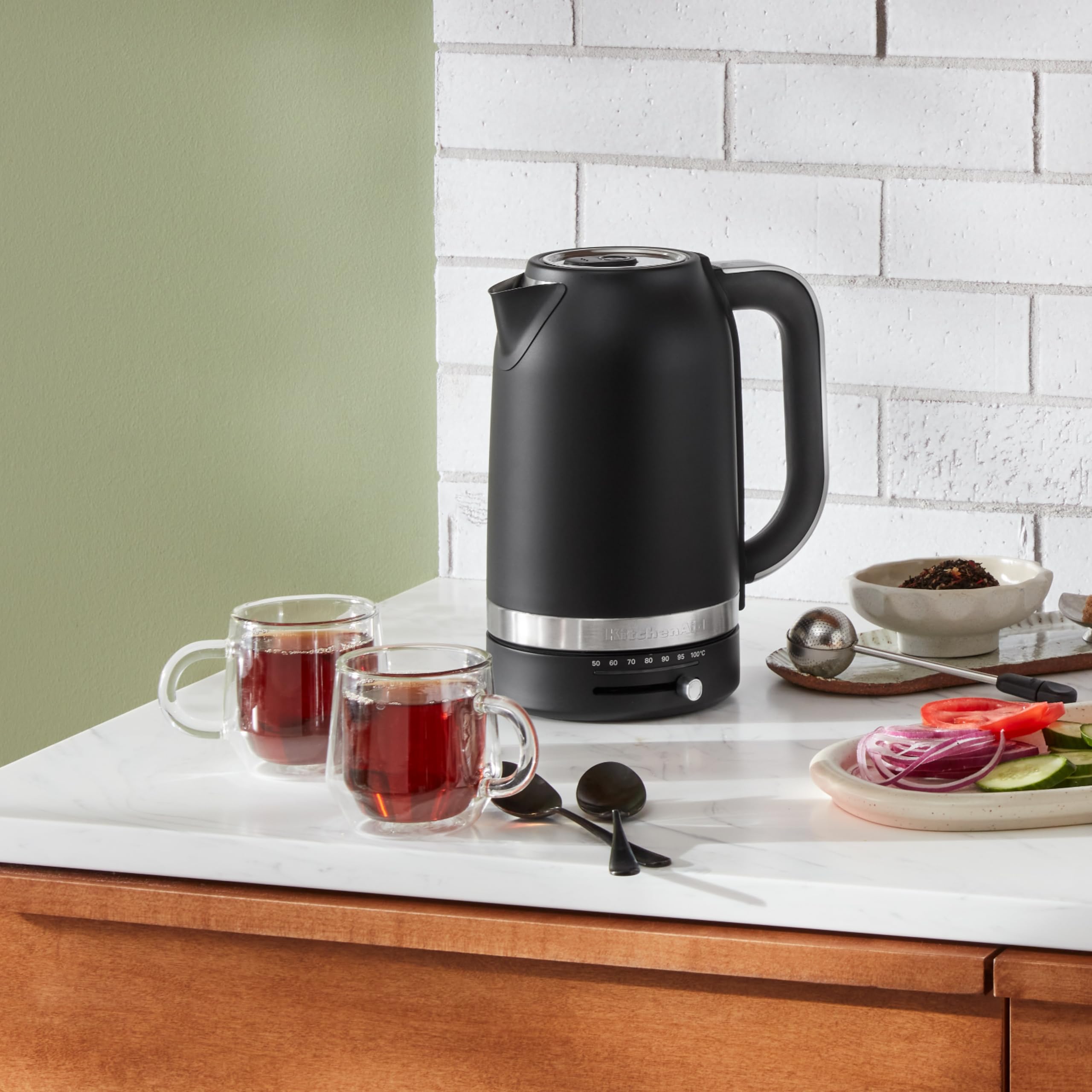 KitchenAid Wasserkocher mit Temperatureinstellung von 50 bis 100°C - Teekocher mit Temperaturanzeige und Kalkfilter 1,7L - Electrisch 2400 Watt (Matt Schwarz)