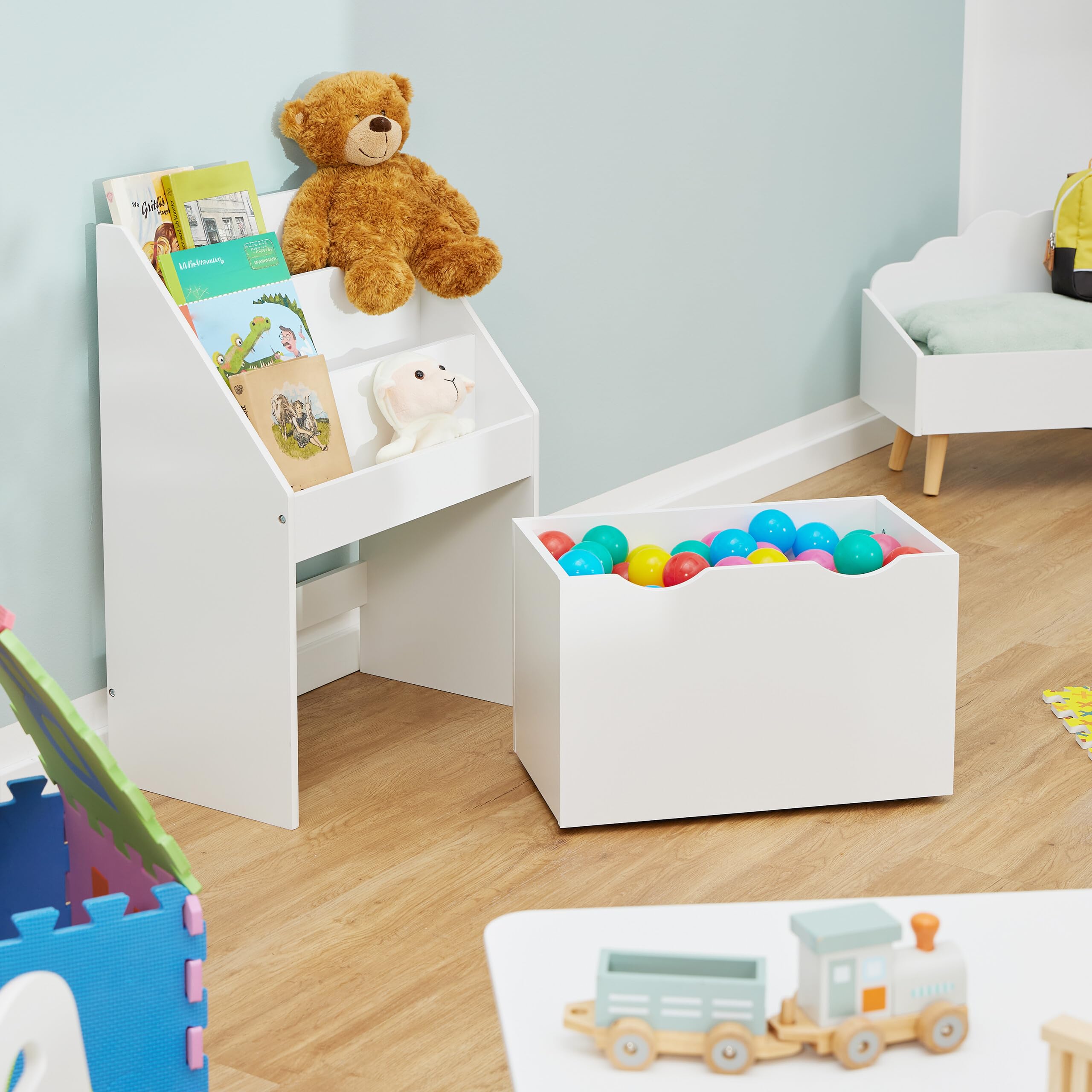 Relaxdays Scaffale Portagiochi Bambini, Libreria a Scomparti Porta Libri e Giocattoli, 69,5x50,5x28 cm, Rotelle, Bianco
