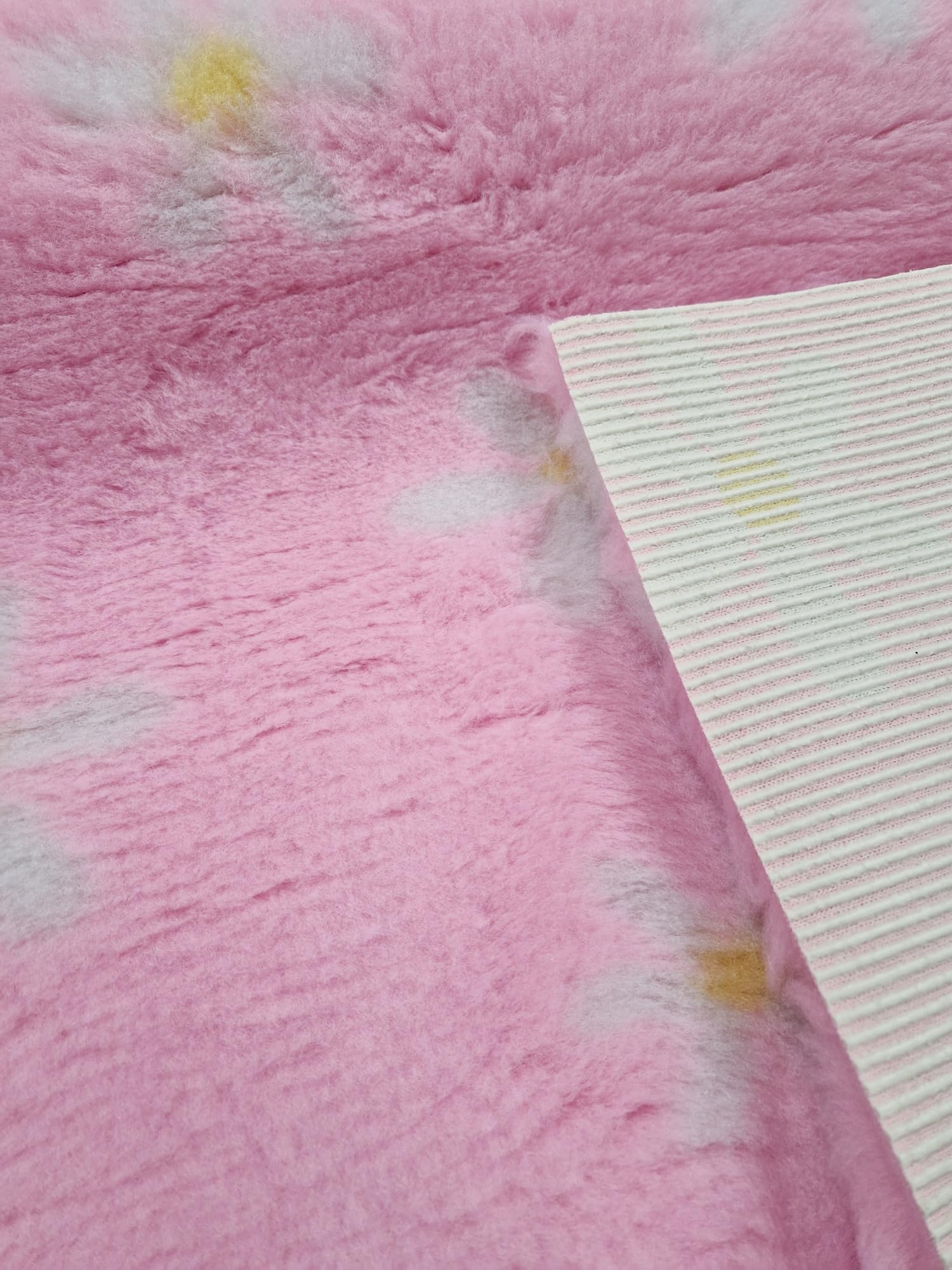 Woof And Pup Non-Slip Vet Bedding, Washable, Quick Drying, for Dogs Puppies, Cats, Rabbits & Small Pets - Image 3