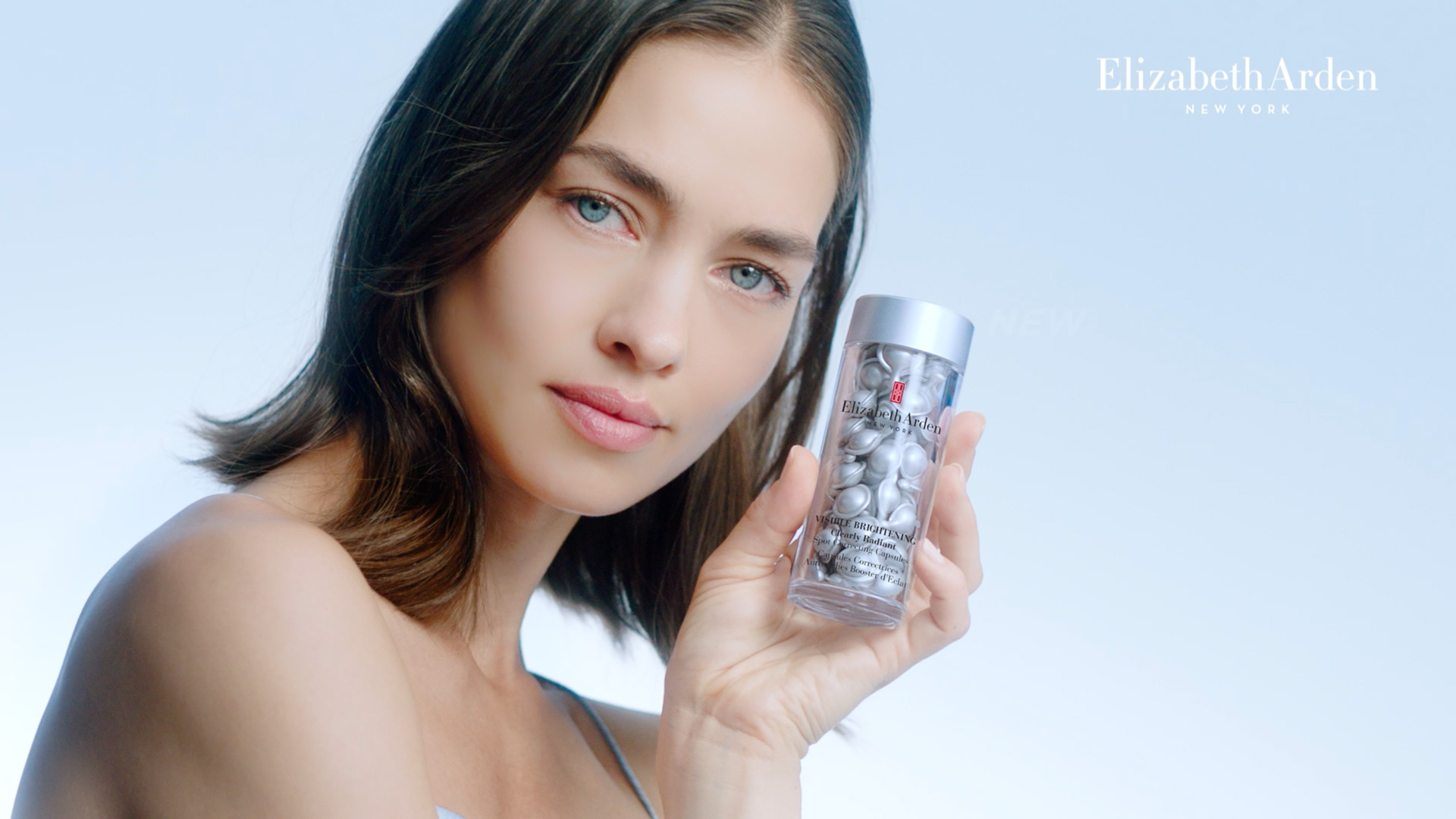 Elizabeth Arden Visible Brightening Clearly Radiant Dark Spot Corrector & Vitamin C Serum Capsules, Corrects Post-Acne Scars, Reduces Pores & Evens Skin Tone