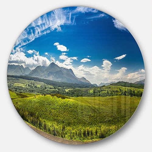 Designart Scottish Highlands Panoramic View Landscape - Arte de pared metálico (disco de 23), 23 x 23, azul