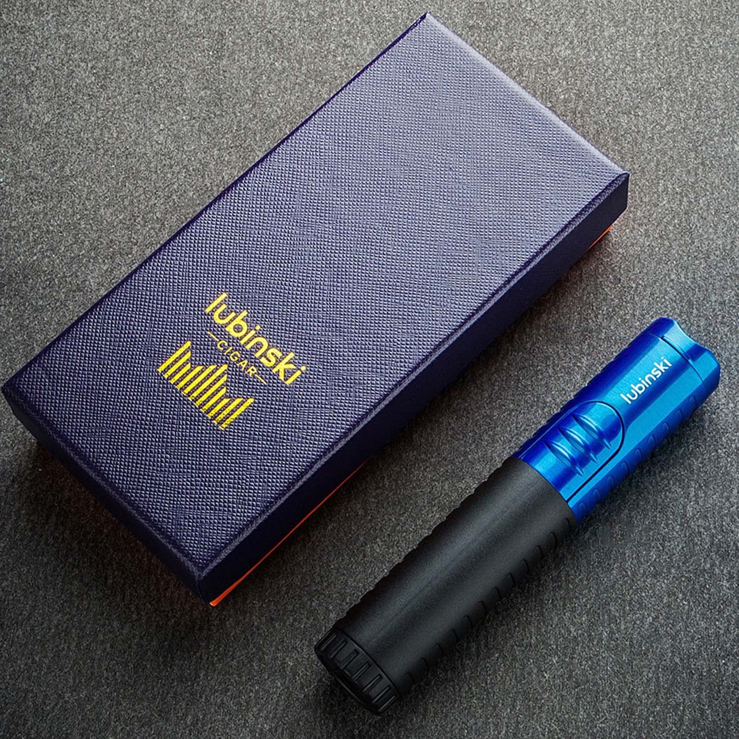 Cigarro Encendedor Portátil Titular de Cigarros Superior Soplete de Butano Llama de Chorro Potente Ajustable a Prueba de Viento Recargable Humidor Tamaño (Gasolina No Incluida)