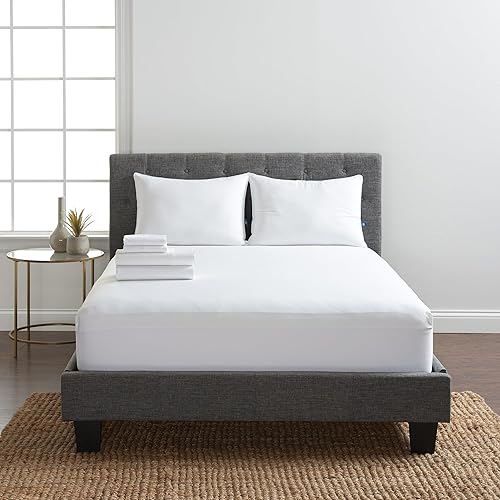 Miniatura 3 de Serta Paquete de ropa de cama clásica contiene un protector de colchón de tamaño individual XL y un juego de sábanas junto con una almohada