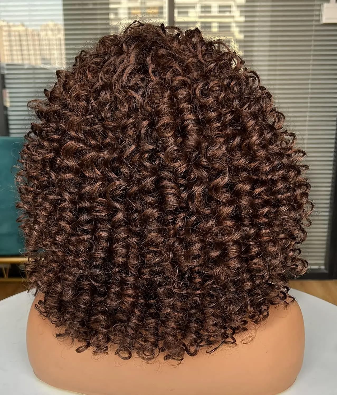 ColourfulPanda Afro Perücke Braun Synthetische Brasilianisches Verworrene Lockige Natürliche Haar für Frauen, Kinky Curly mit Pony kurze Perücken für Schwarze Damen (Dunkelbraun)