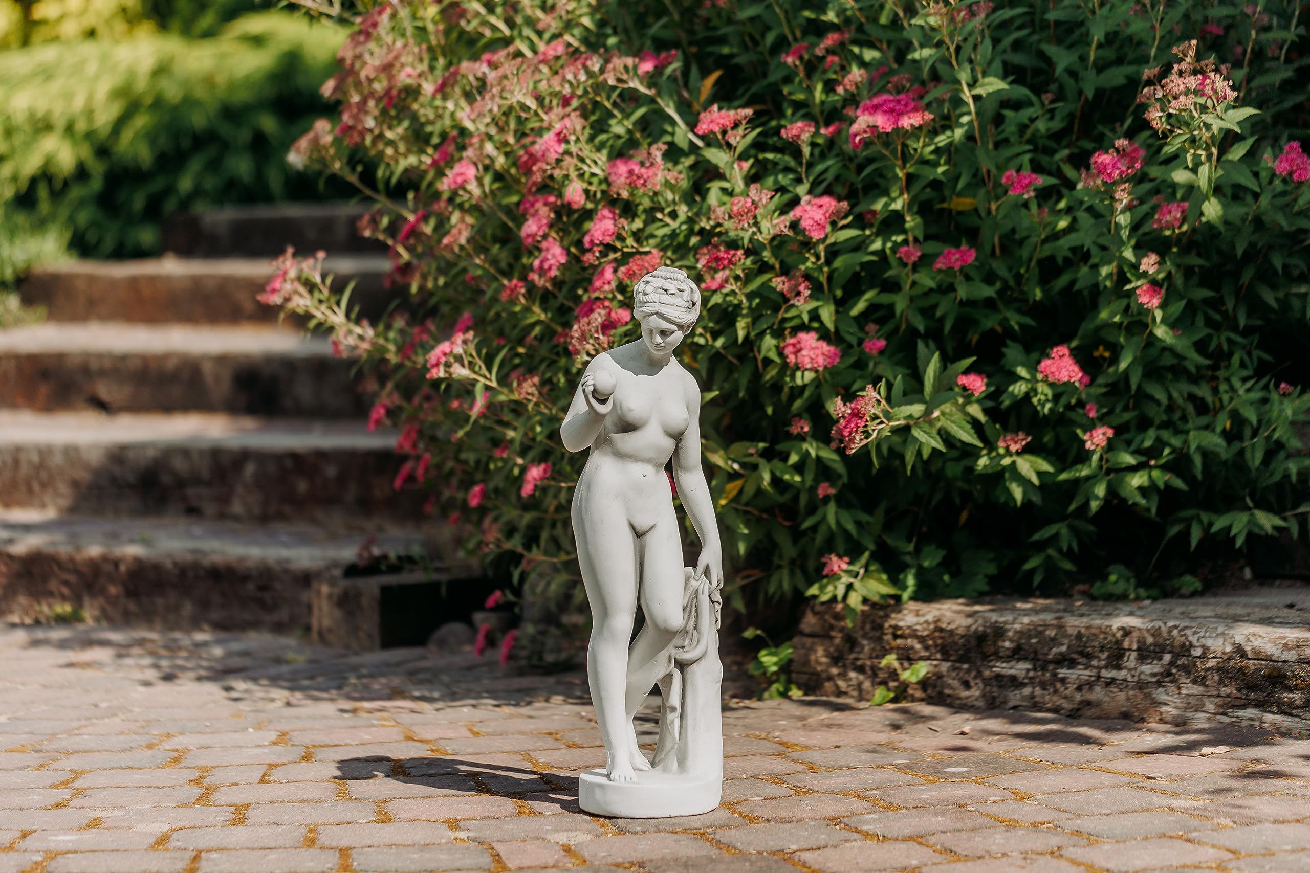 gartendekoparadies.de Statue der Venus mit Apfel, Steinfigur aus Steinguss, Weißbeton, Grau, Frostsicher für Außenbereich, H. 59 cm, 9 kg