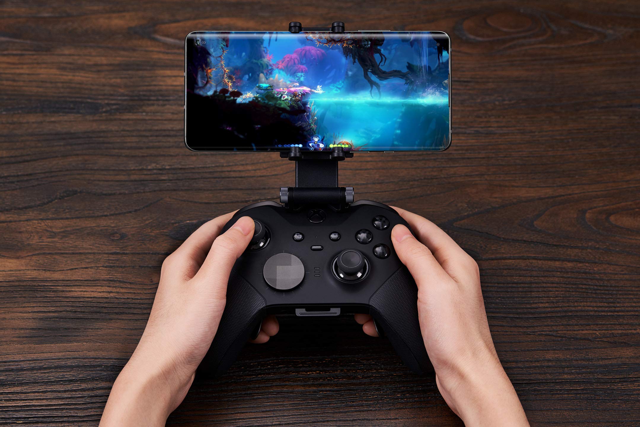 8Bitdo Mobile Gaming Clip for Xbox Controllers (officially licensed) - Xbox [Edizione: Germania]