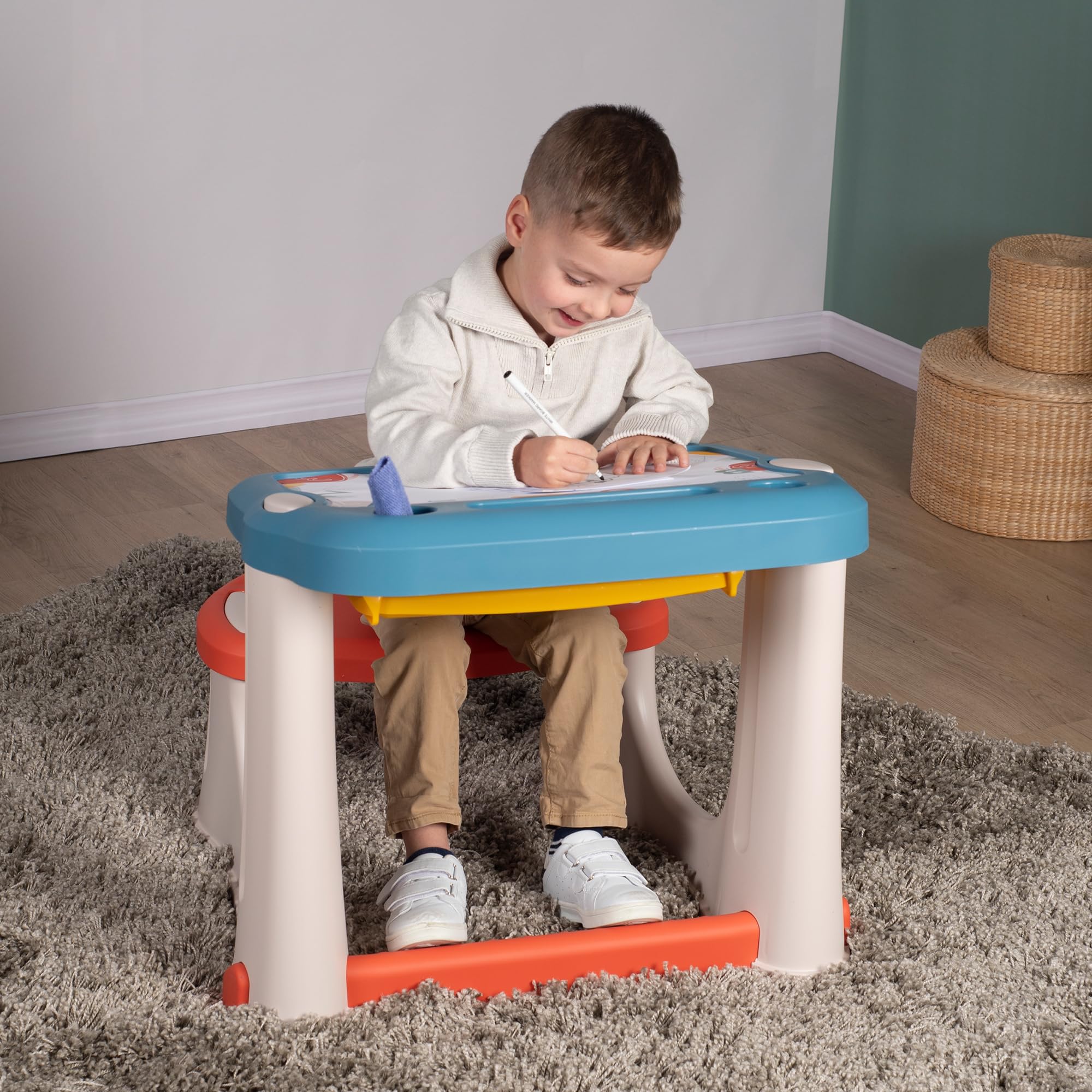 Smoby - Magic Desk - Scrivania per Bambini - Pennarello cancellabile - 3 spazi portaoggetti + cassetto Scorrevole - 12 Accessori Inclusi - dai 2 Anni - Prodotto in Francia