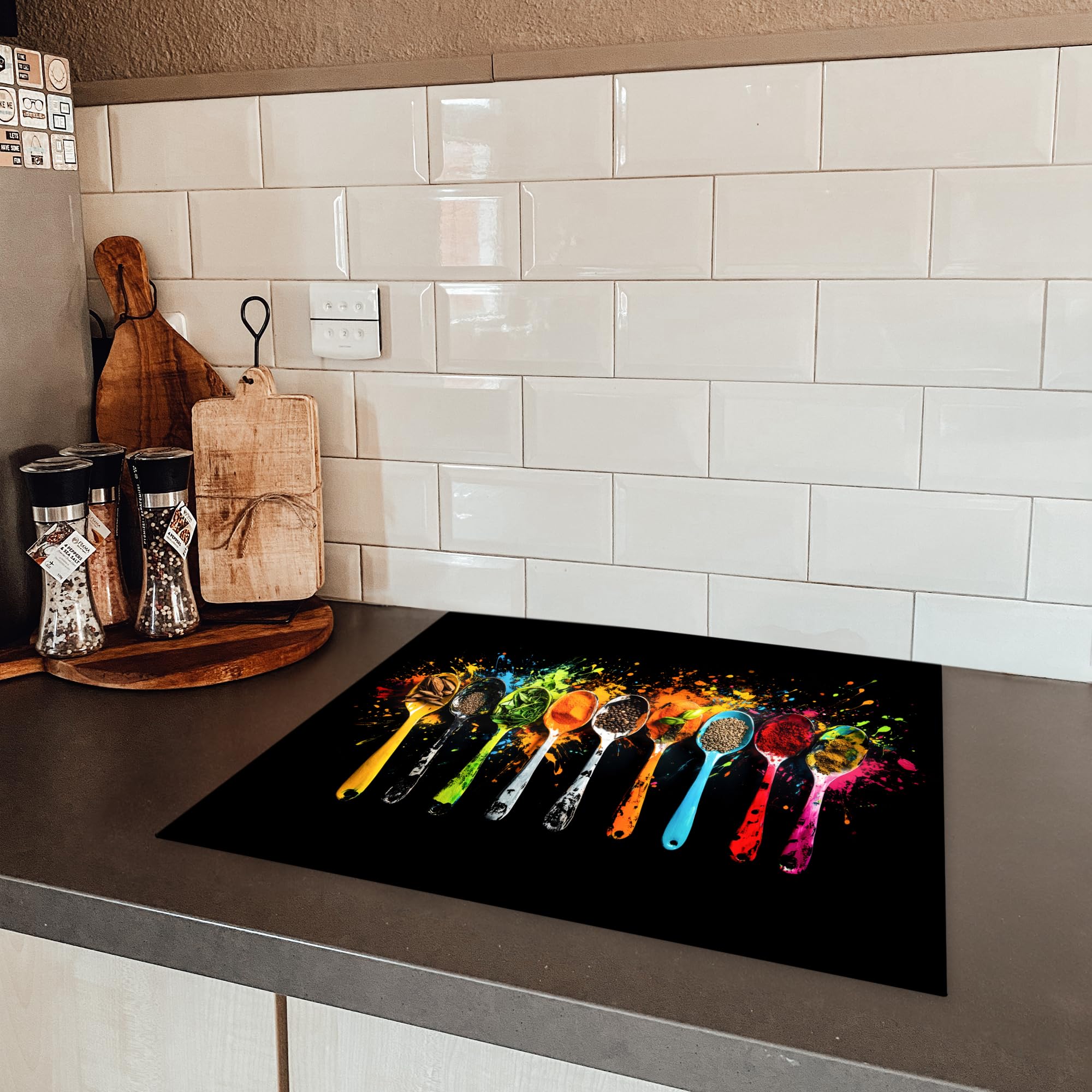 KitchenYeah© Coperchio Piano Cottura 60x52 cm Cucina Copri Fornelli Tappetino Induzione Antiscivolo Piastra Protezione Cucchiai - Spezie - Moderno - Graffiti - Colore