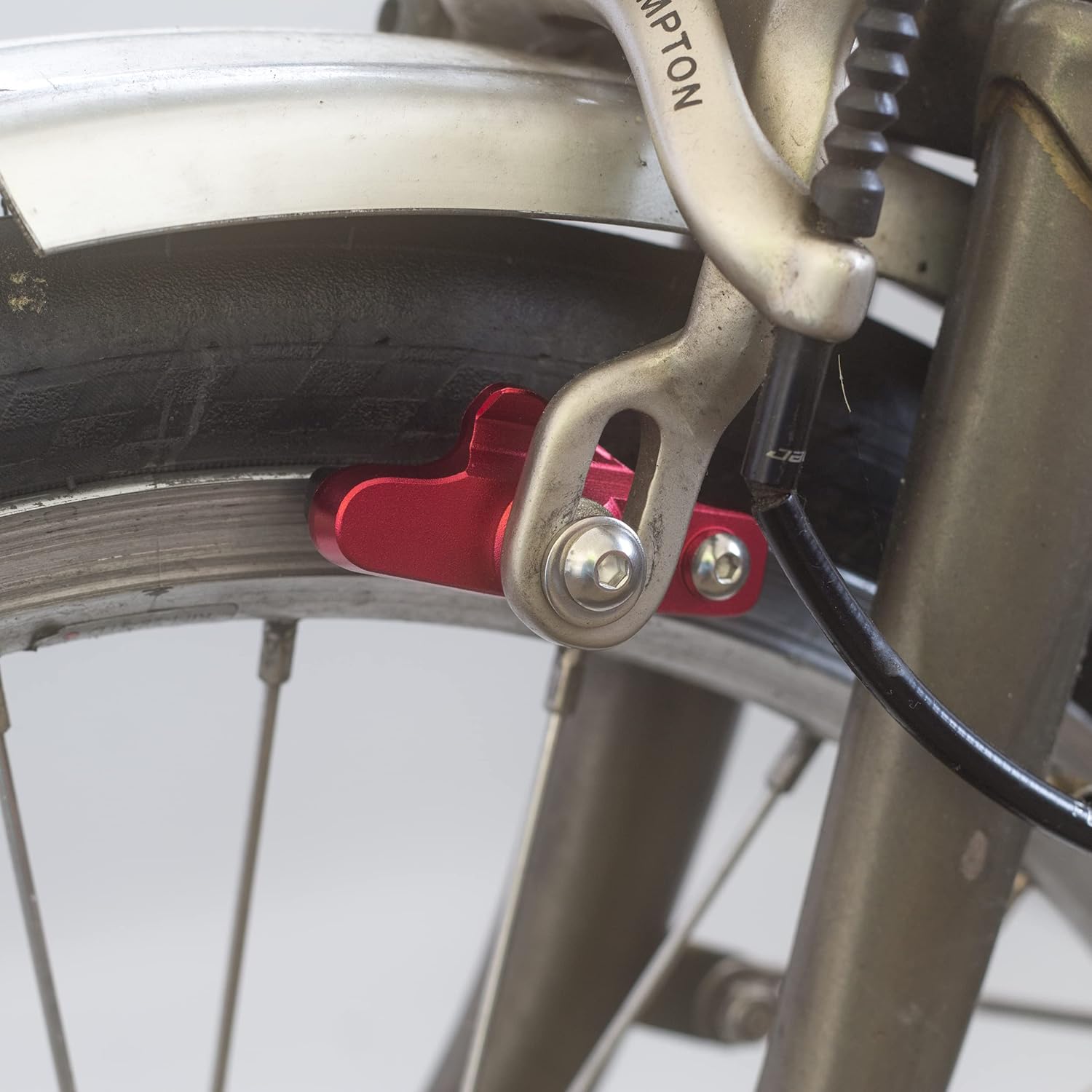 4 x Brake Pads and Aluminium Holders for Brompton in RED