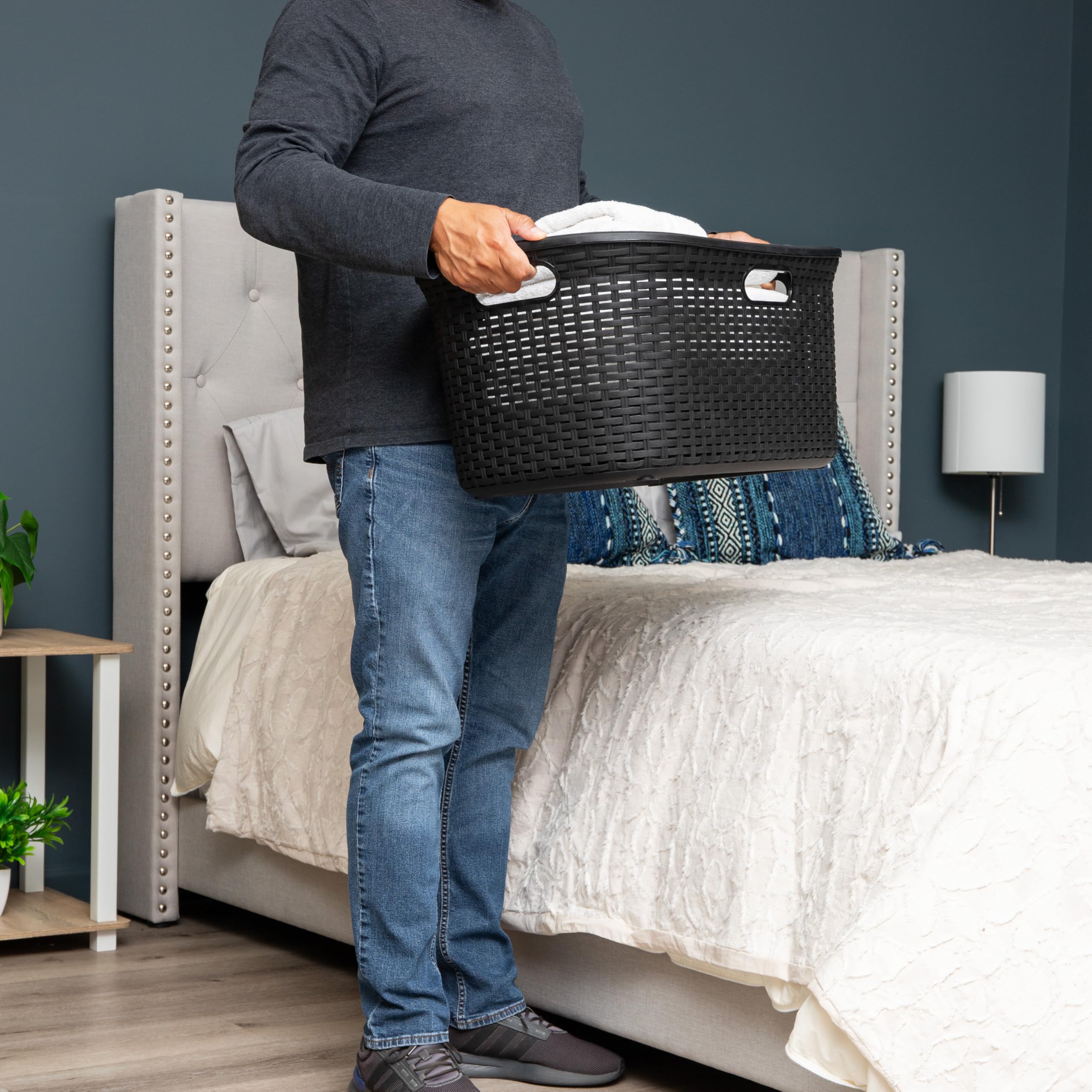 Mind Reader 40L Laundry Basket, Clothes Hamper, Wicker Design, Plastic, 23