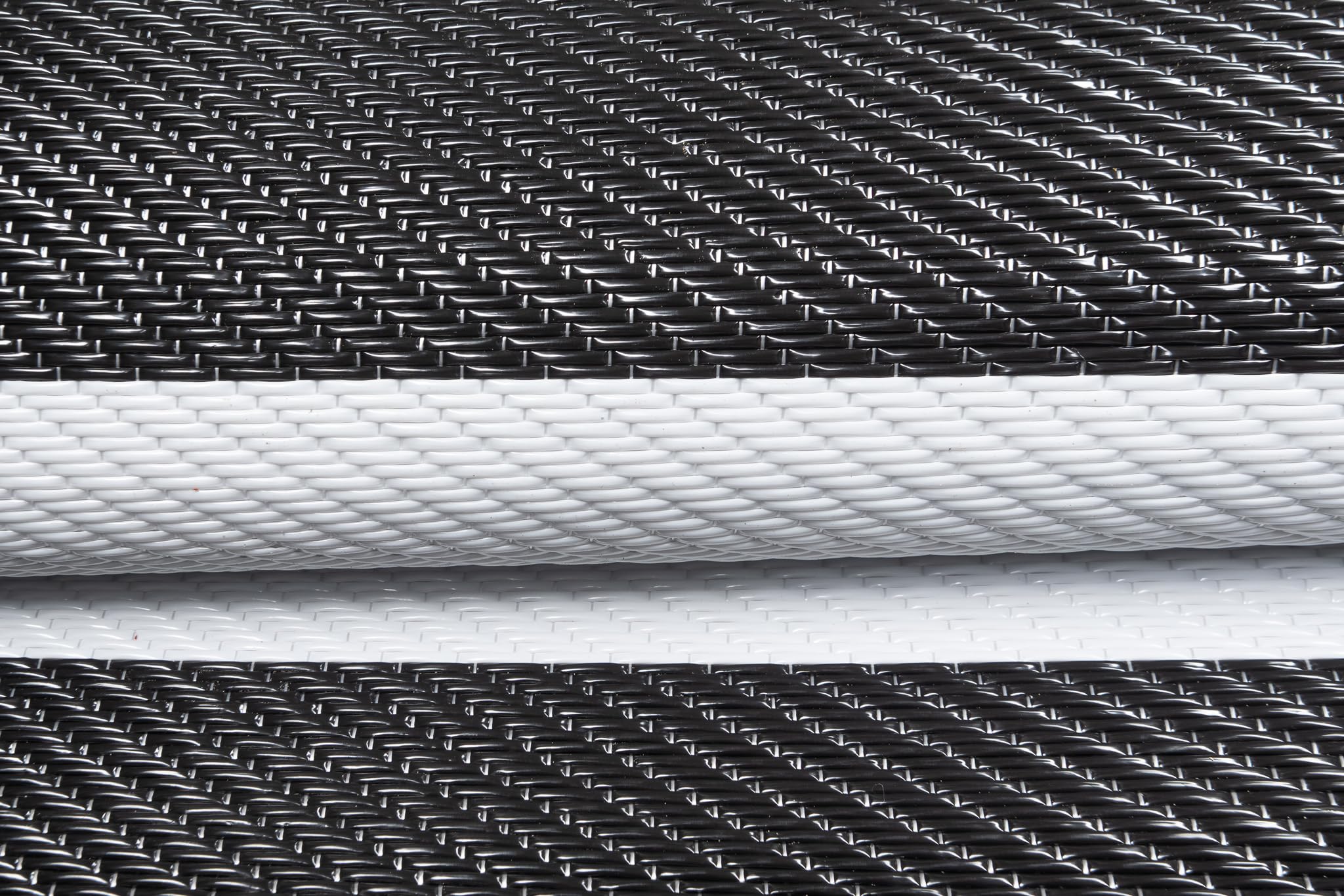 TAPISO Ibiza Teppich Outdoor Zweiseitig Wendbar Wasserdicht Resistent Streifen Zebra Weiß Schwarz Picknick Strand Garten ÖKO-TEX 120 x 180 cm