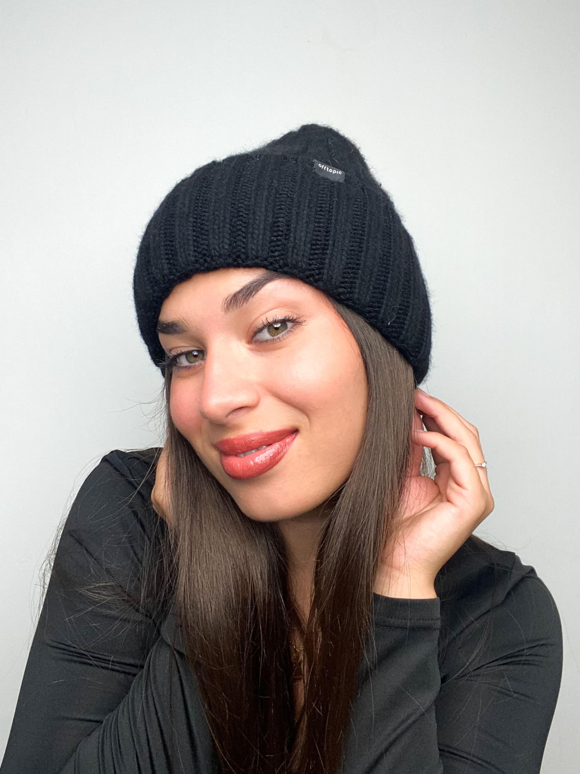 Offtopic® Cappello Invernale Donna Cashmere e Interno 100% Seta per Capelli Sempre in Ordine | Berretto Cuffia Anticrespo | Elegante Idea Regalo Unica