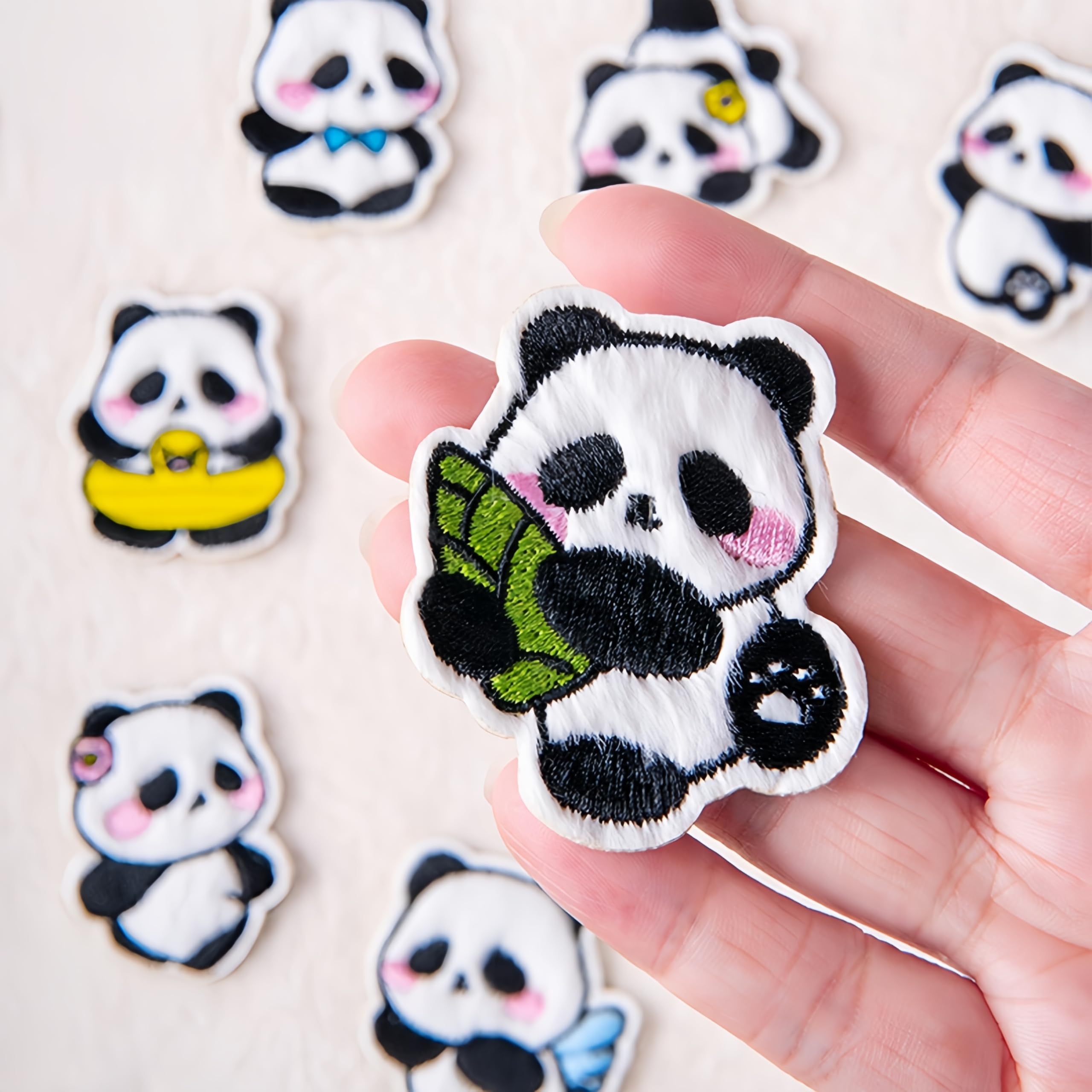 Parches termoadhesivos para ropa, 12 parches termoadhesivos de panda para planchar con bonitos parches bordados de animales para ropa, sombreros