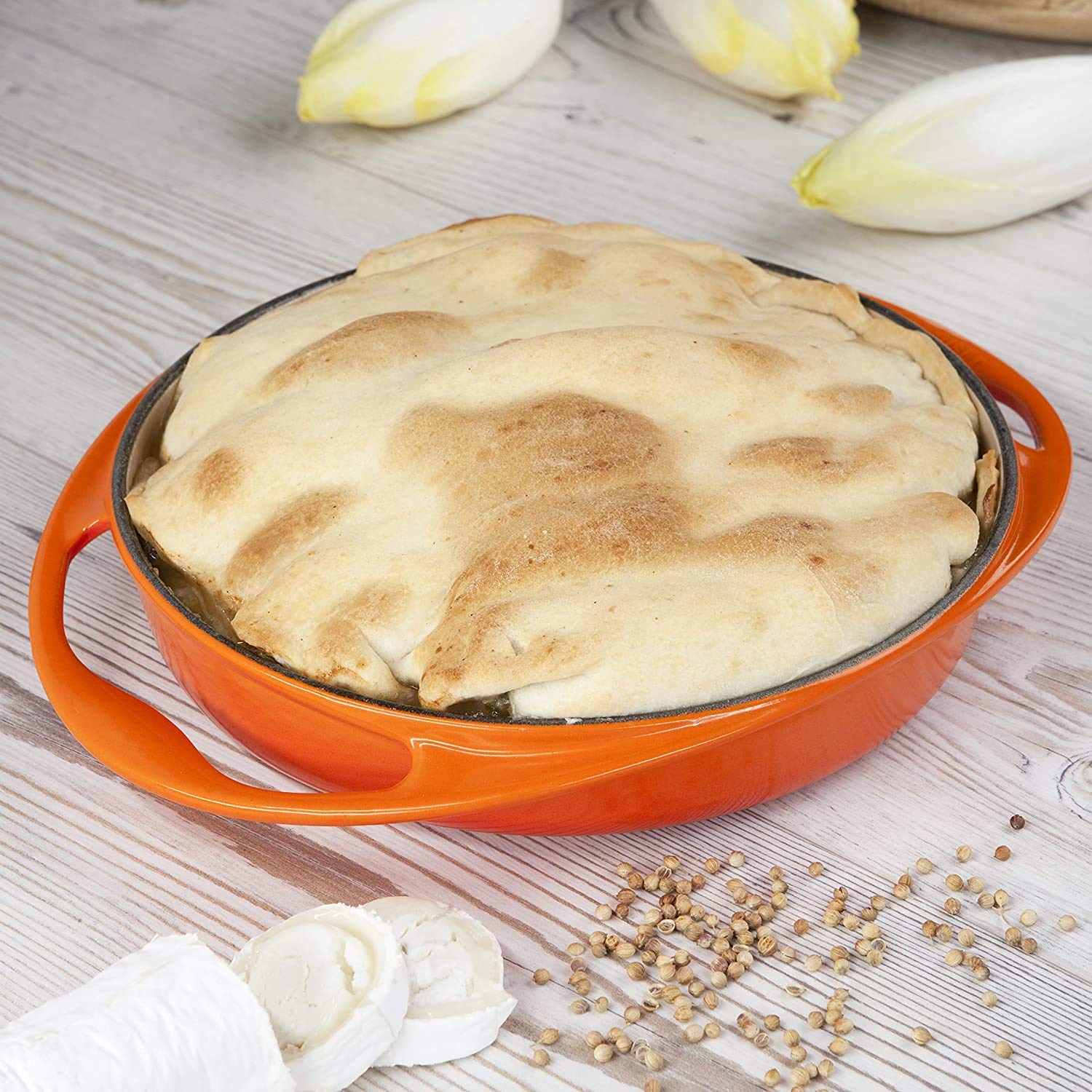 Le Creuset Teglia per torte, Rotonda, diameter 28 cm, Adatta a Tutte le Fonti di Calore incl. Induzione, Arancio, 20129280902460