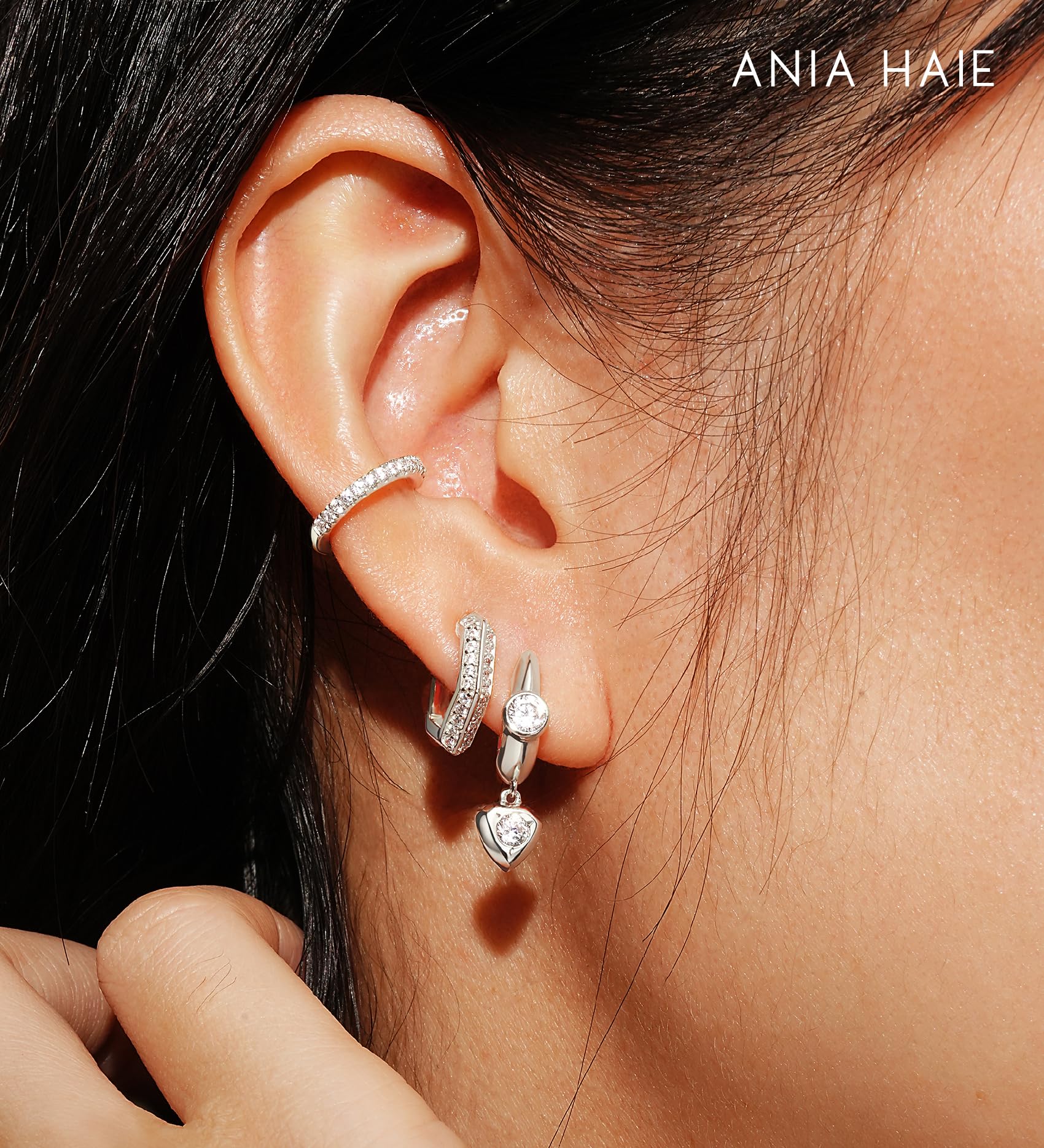 ANIA HAIE Pendientes de aro Dusk Divas Gradient Pavé Huggies de plata de ley 925, con 12 circonitas cúbicas, tamaño: 8,5 x 1,5 – 2,3 mm, incluye paquete de regalo