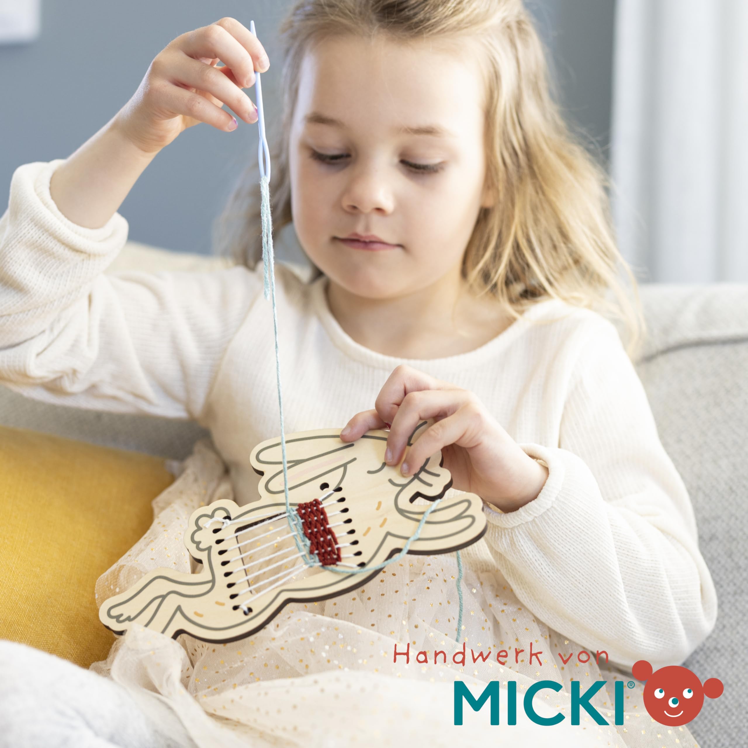 Micki Webrahmen für Kinder, Bastelset Kindergeburtstag, aus Holz, 3 Figuren | Webrahmen Kinder (Bär, Hase und Blume), Holzwebrahmen mit stumpfer Nadel und 4 Garnen, DIY Set Kinder, Webstuhl, 5x230x150 mm