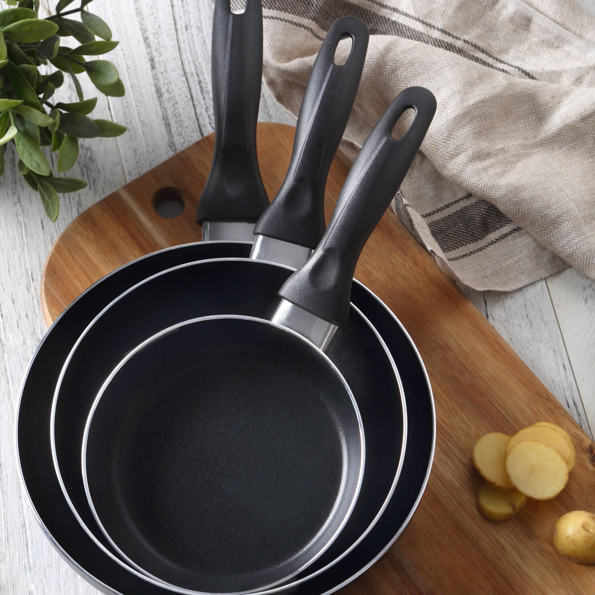 Well Home Set de Batería de cocina de 5pc en acero inoxidable + 3 Sartenes Ø16Ø20Ø24cm Negro en aluminio prensado