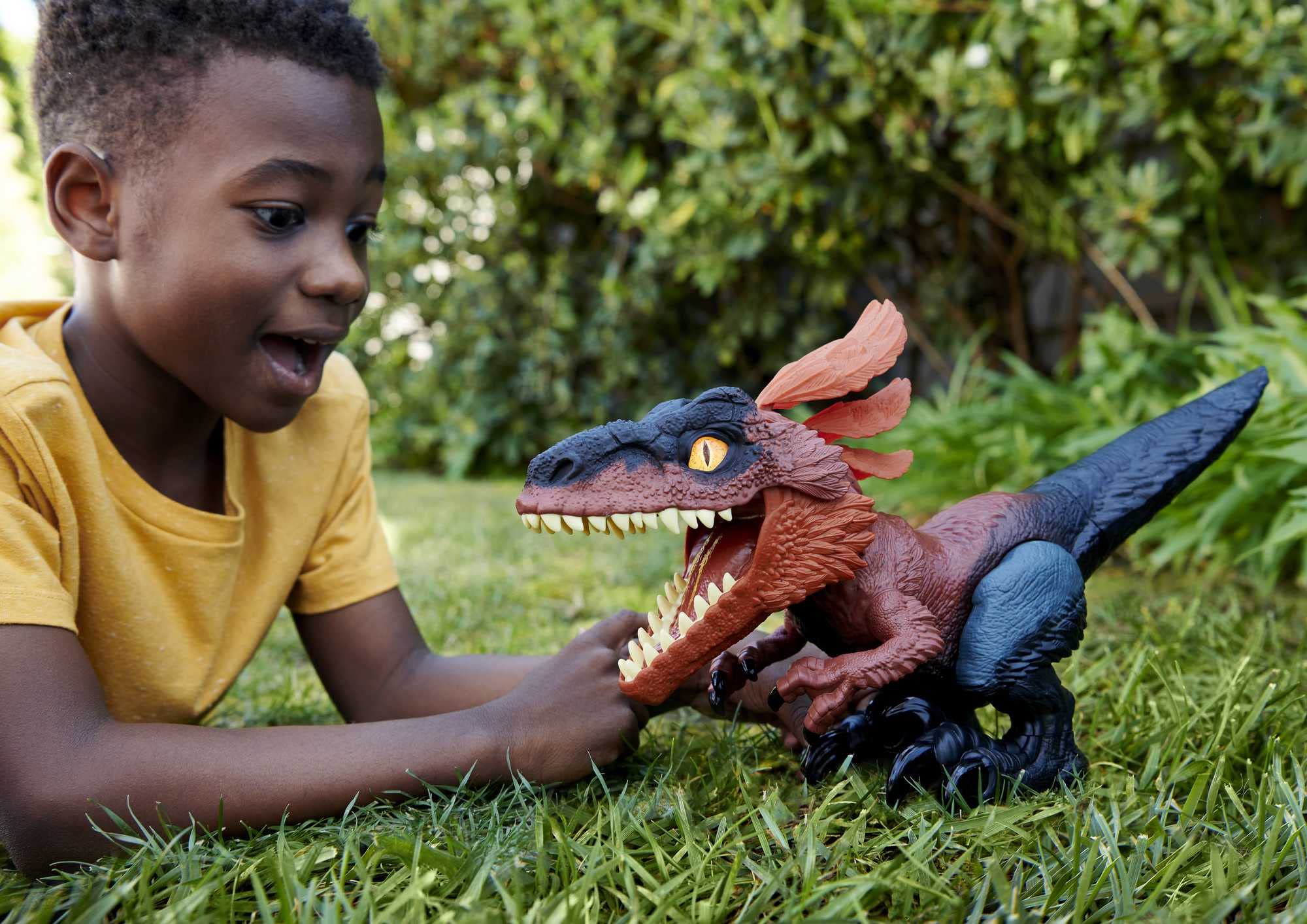 Mattel Jurassic World - Dominion Uncaged Creature Ruggenti, Dinosauro Piroraptor, con movimenti interattivi e suoni che si attivano al tocco, Giocattolo e regalo per Bambini 4+ Anni, GYW89