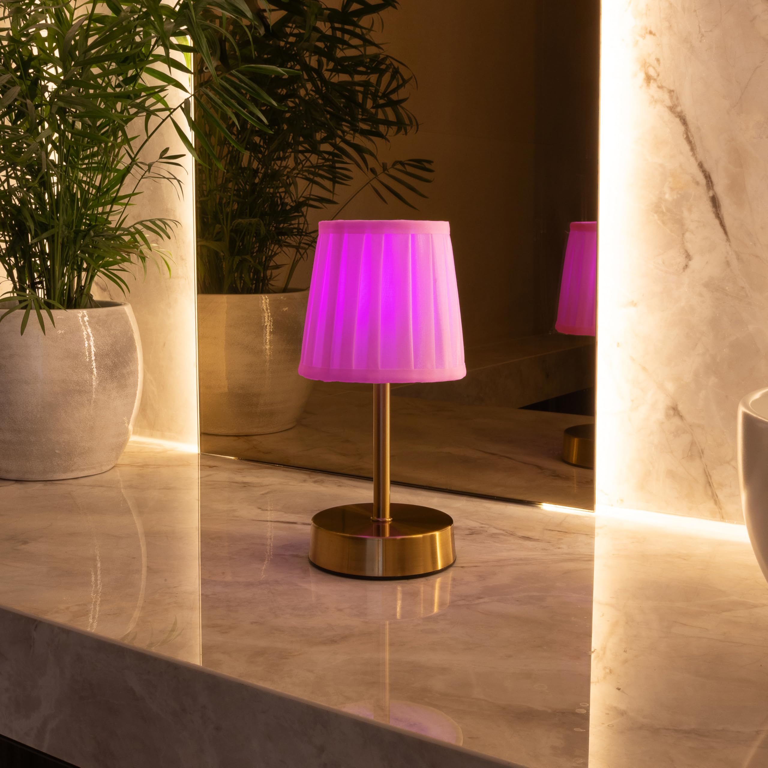 Omniance Avalon Lámparas de Mesa Inalámbricas Pack de 2, 2 Fuentes de Luz | Recargable regulable cambio de color, base dorada pantalla de tela, USB-C, para restaurante, bar y hotel