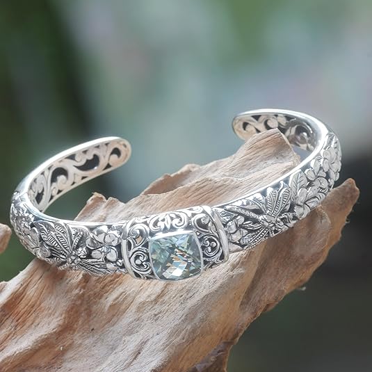 NOVICA bracelet close up details