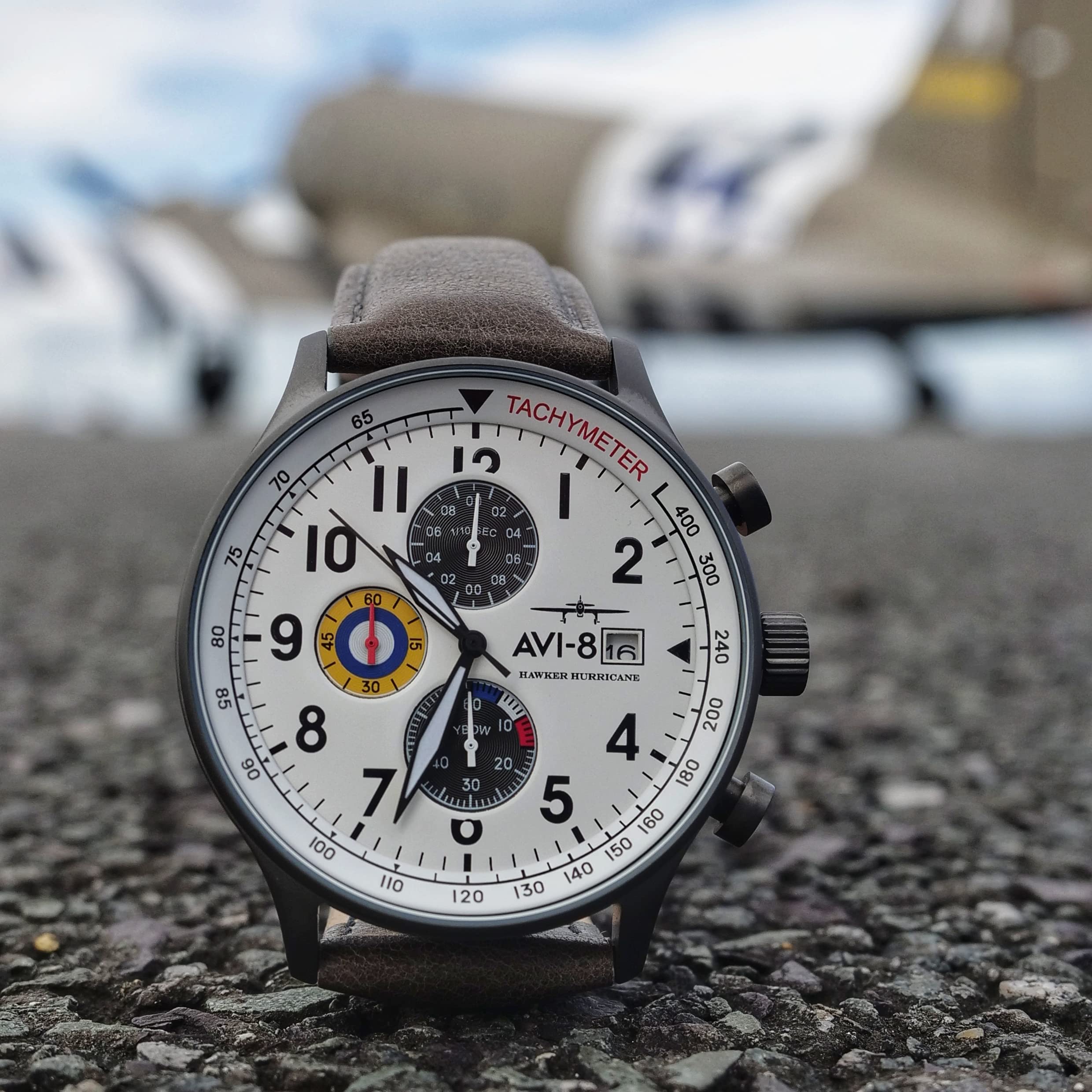 AVI-8 Hawker Hurricane AV-4011 - Reloj cronógrafo clásico para Hombre de 43,5 mm con Correa de Piel, Blanco/Gris, Cronógrafo