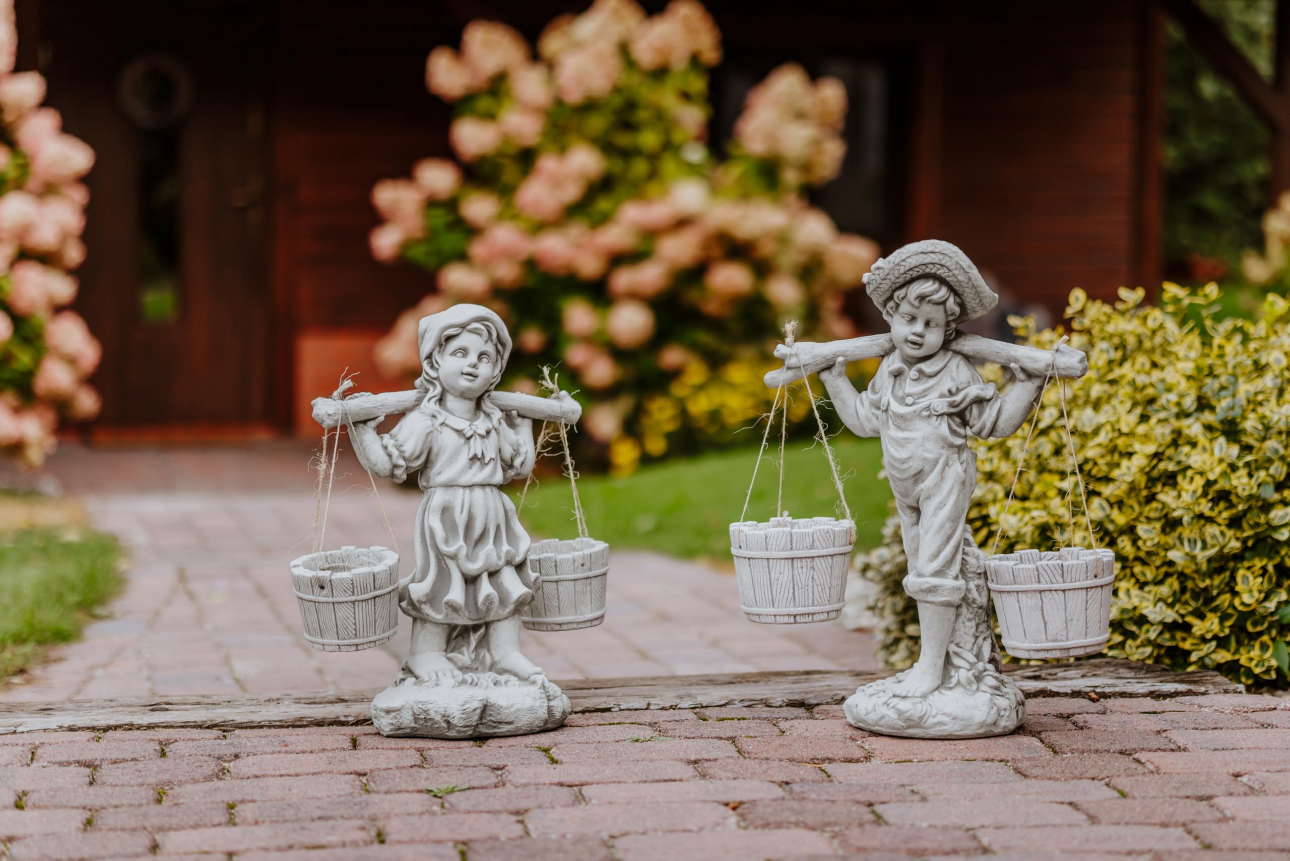 gartendekoparadies.de Junge mit Blumenampel, Steinfigur für Außenbereich, Grau, Frostsicher aus Steinguss, H. 60 cm, 20 kg