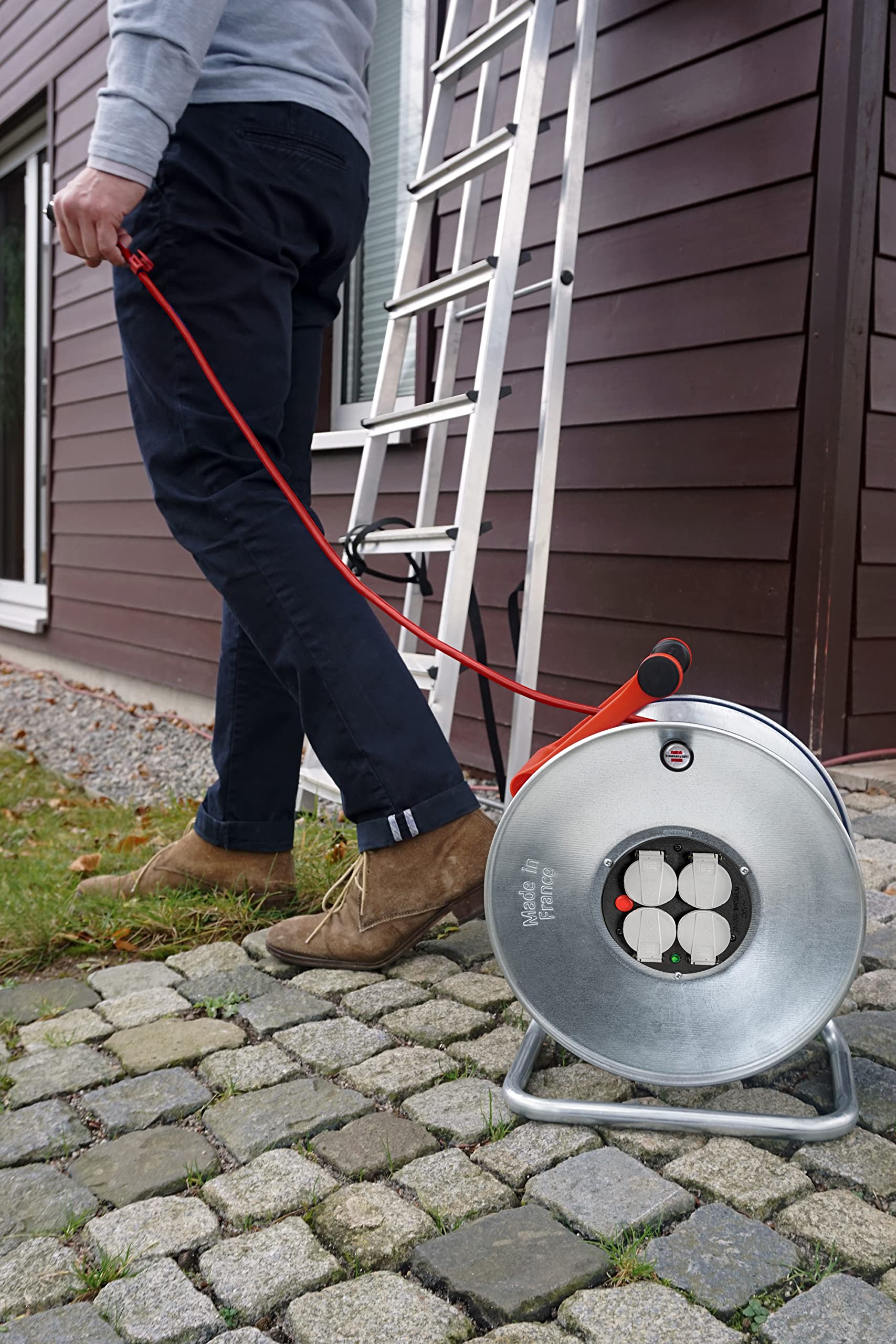 Brennenstuhl Professional Enrouleur de câble SILVER-25 / Enrouleur électrique (4 prises avec clapets, flasques en acier, voyant de tension, poignée, 25m H07RN-F, en extérieur), fabriqué en France