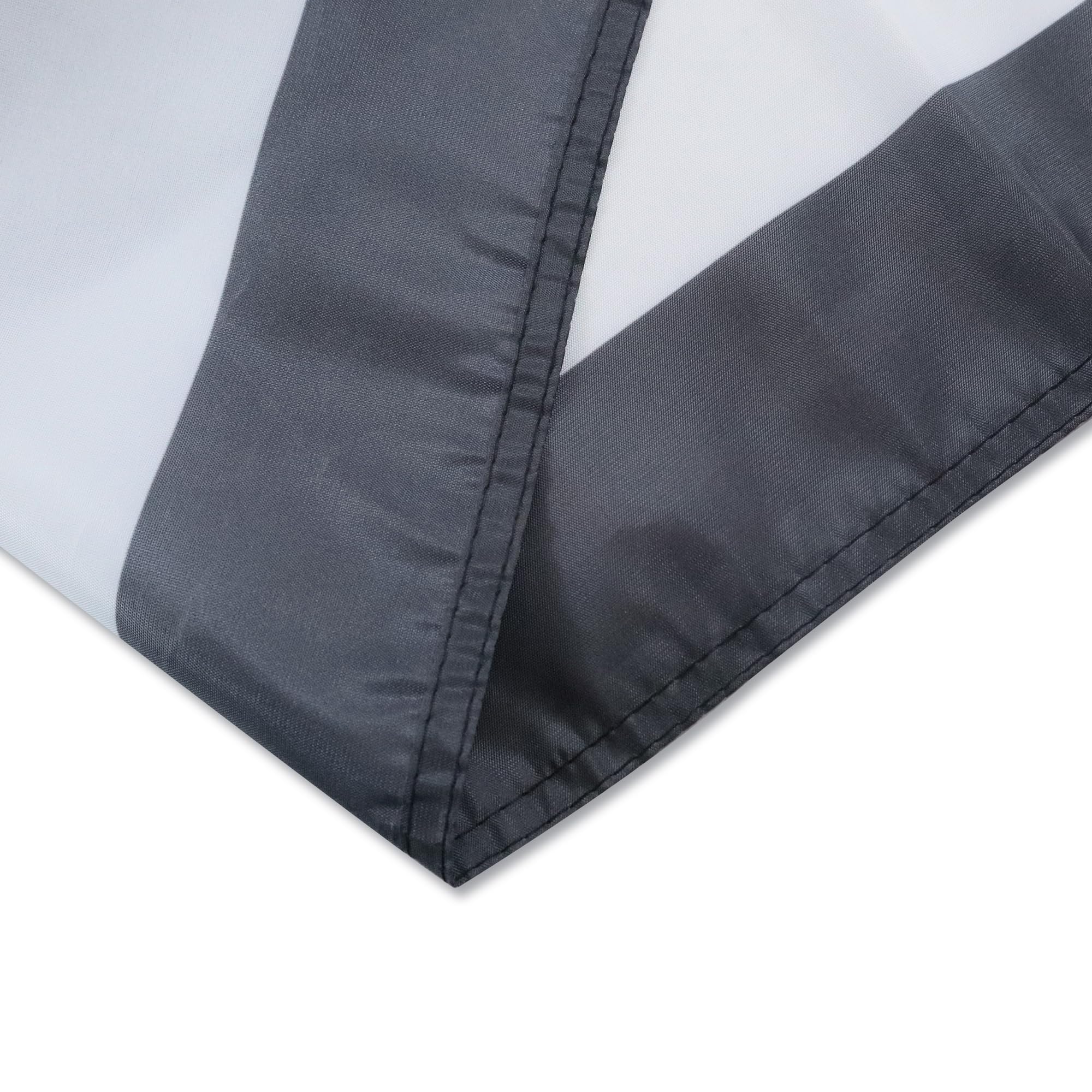 Des Drapeaux Noirs Vectoriels Gratuits Et Des Drapeaux Sur Des Poteaux