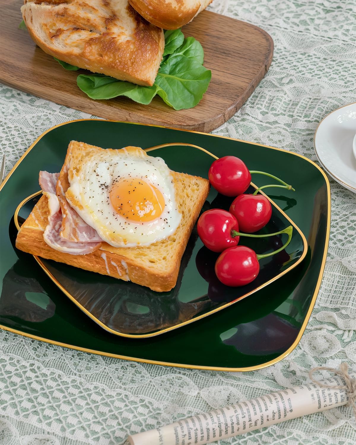 bUCLA 50PCS Green and Gold Plastic Plates - Green Gold Square Plastic Disposable Include 25 Each (Dinner & Dessert) Plates, Ideal for Party & Christmas - Image 3