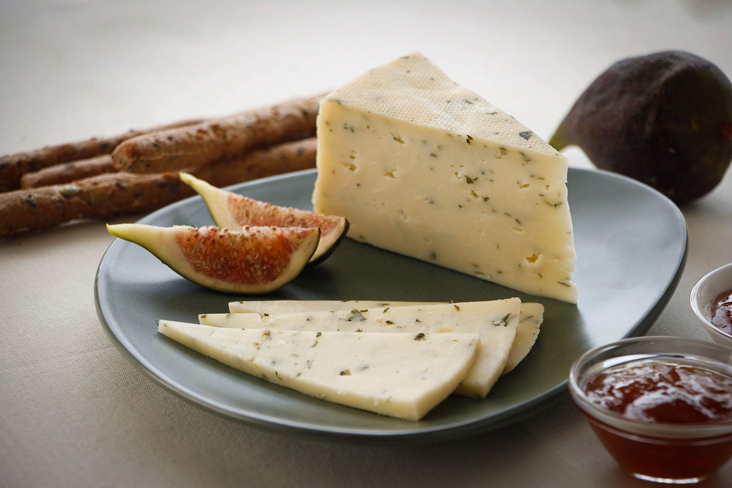 GUSTOS - Bockshornklee-Käse 1/4, ca. 650 Gr. von Gustos, mit aromatisch-würziges Aroma und leicht herben, pikanten Note