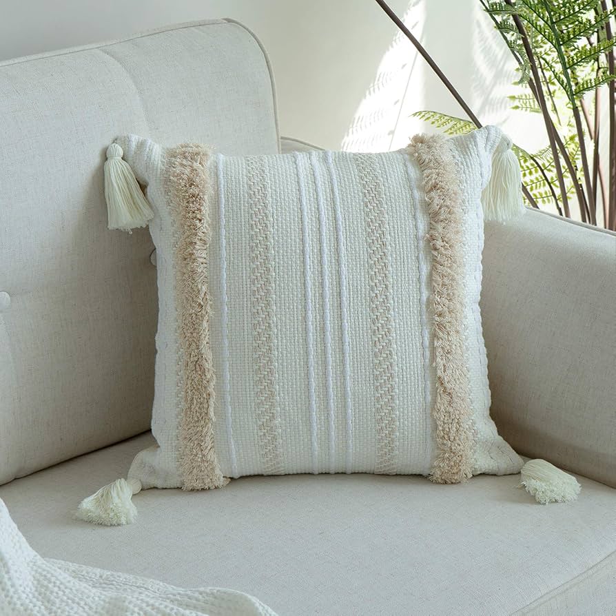 クリーム色のソファと花型クッション 71brg7dzWxL._UF350,350_QL80_.jpg