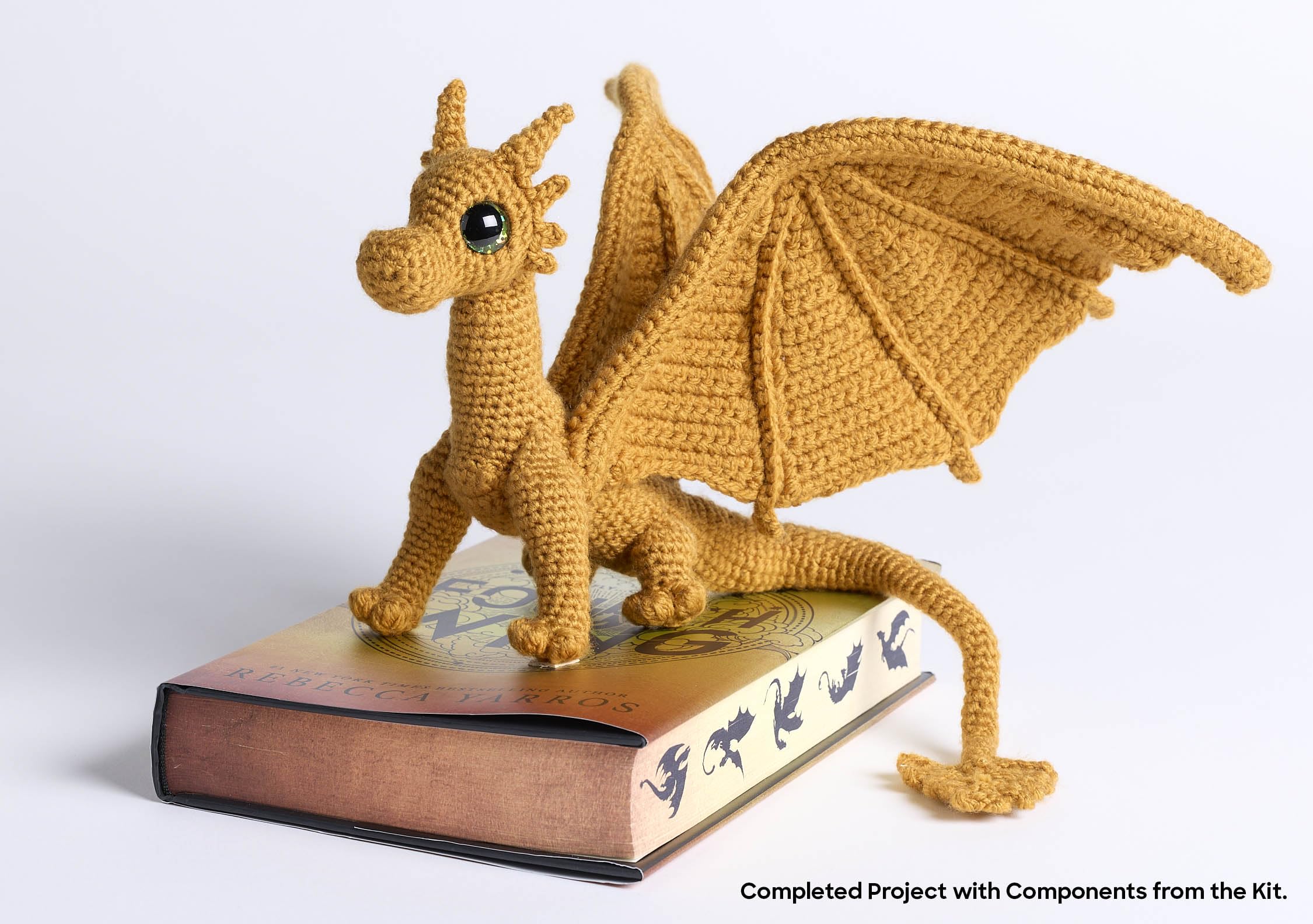 Official Fourth Wing Crochet: Flight of Dragons: Crochet Your Own Baby Andarna Plus a Bonus Pattern for Tairn - Based on the Award-Winning Empyrean Series