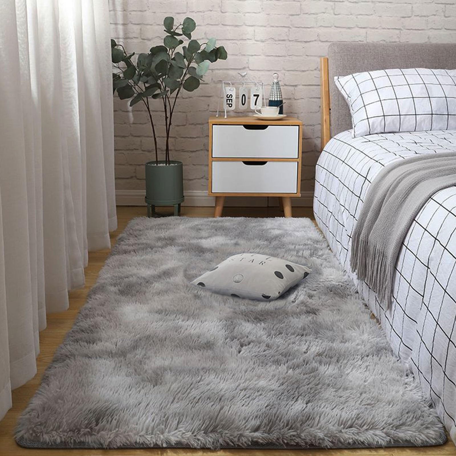 XUEDNGM Plush Carpet Area Rugs 160 x 180 cm(63 x 71inch) Soft Touchnon, Shedding, Fluffy, Non-Slip Pile Soft Shaggy Rugs Large Rugs Living Room for Living Room Bedroom, Light Grey