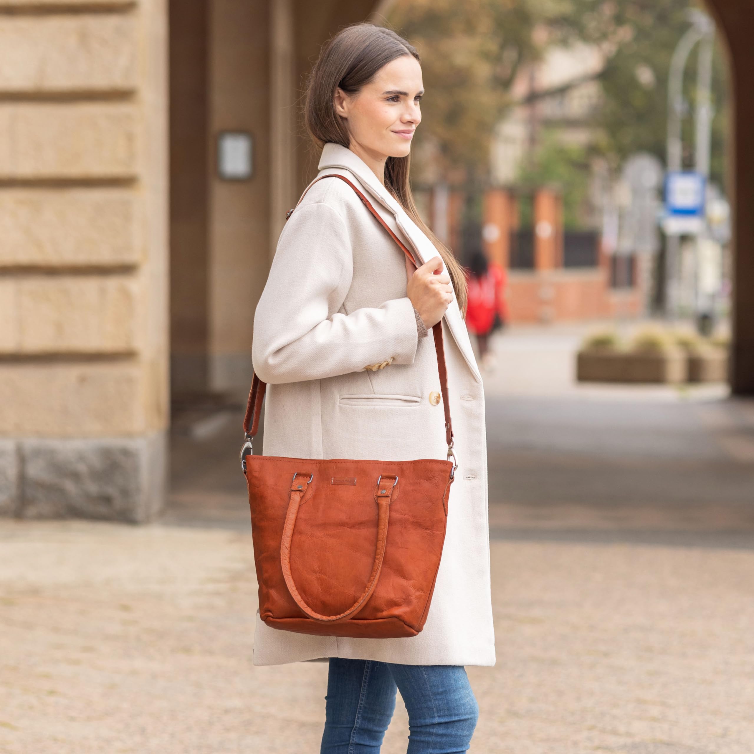 Gusti Leder Bolso de mujer Therese New | Bolso bandolera hecho a mano para mujer de piel para el día a día y la oficina | Compartimento AirTag y práctico compartimento de compartimentos