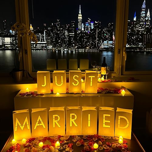 WYMM Letras iluminadas "Just Married" con luces LED y pétalos de rosa incluidos. Bolsas de papel luminarias para ser utilizadas como regalo de